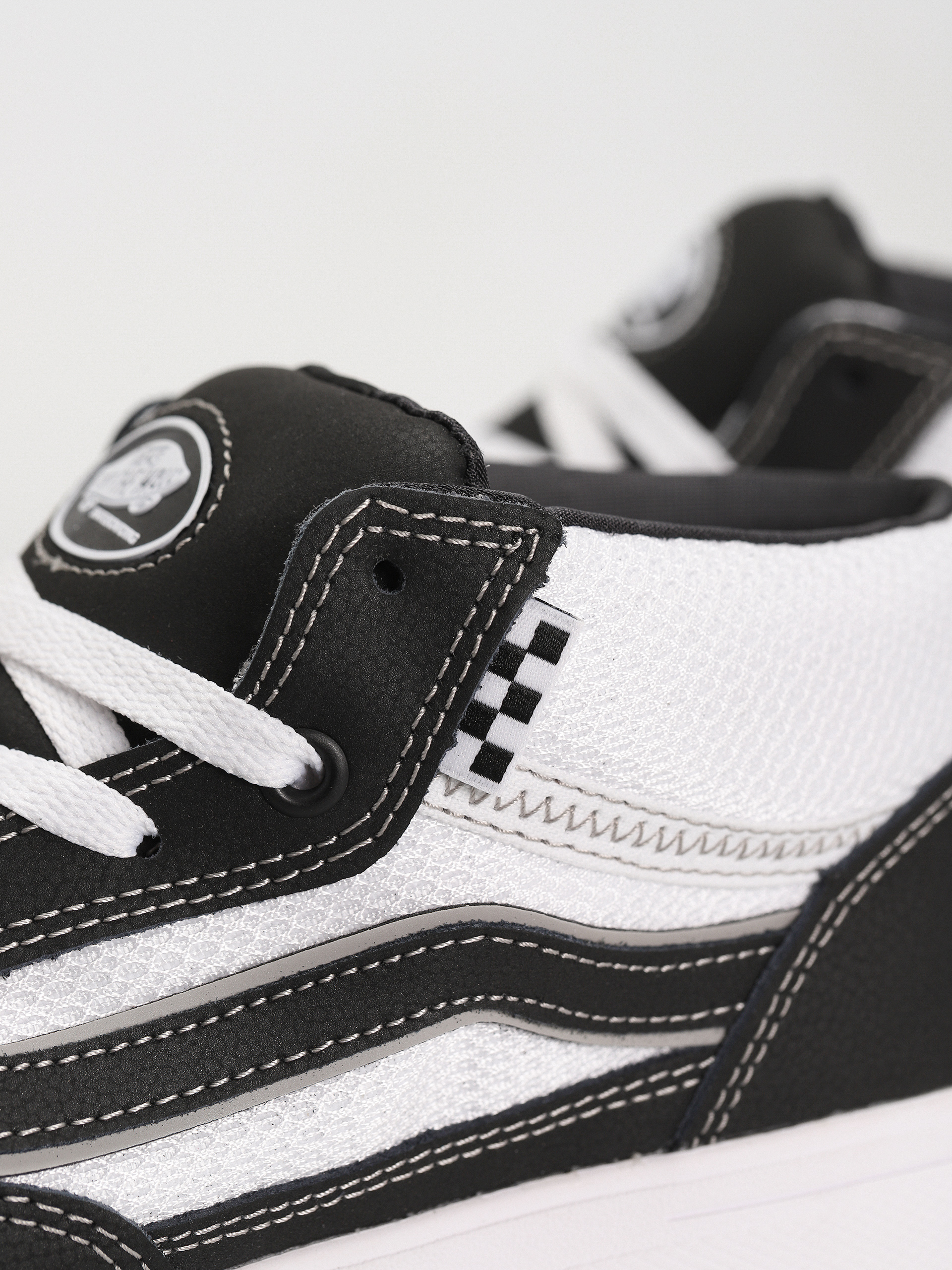 Boty Vans Zahba Mid (black/white/red)