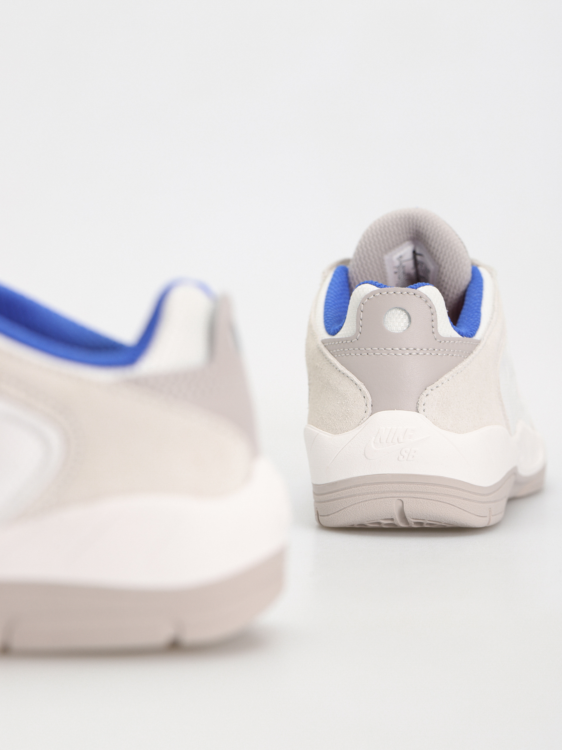 Boty Nike SB Vertebrae (summit white/cosmic clay platinum tint)