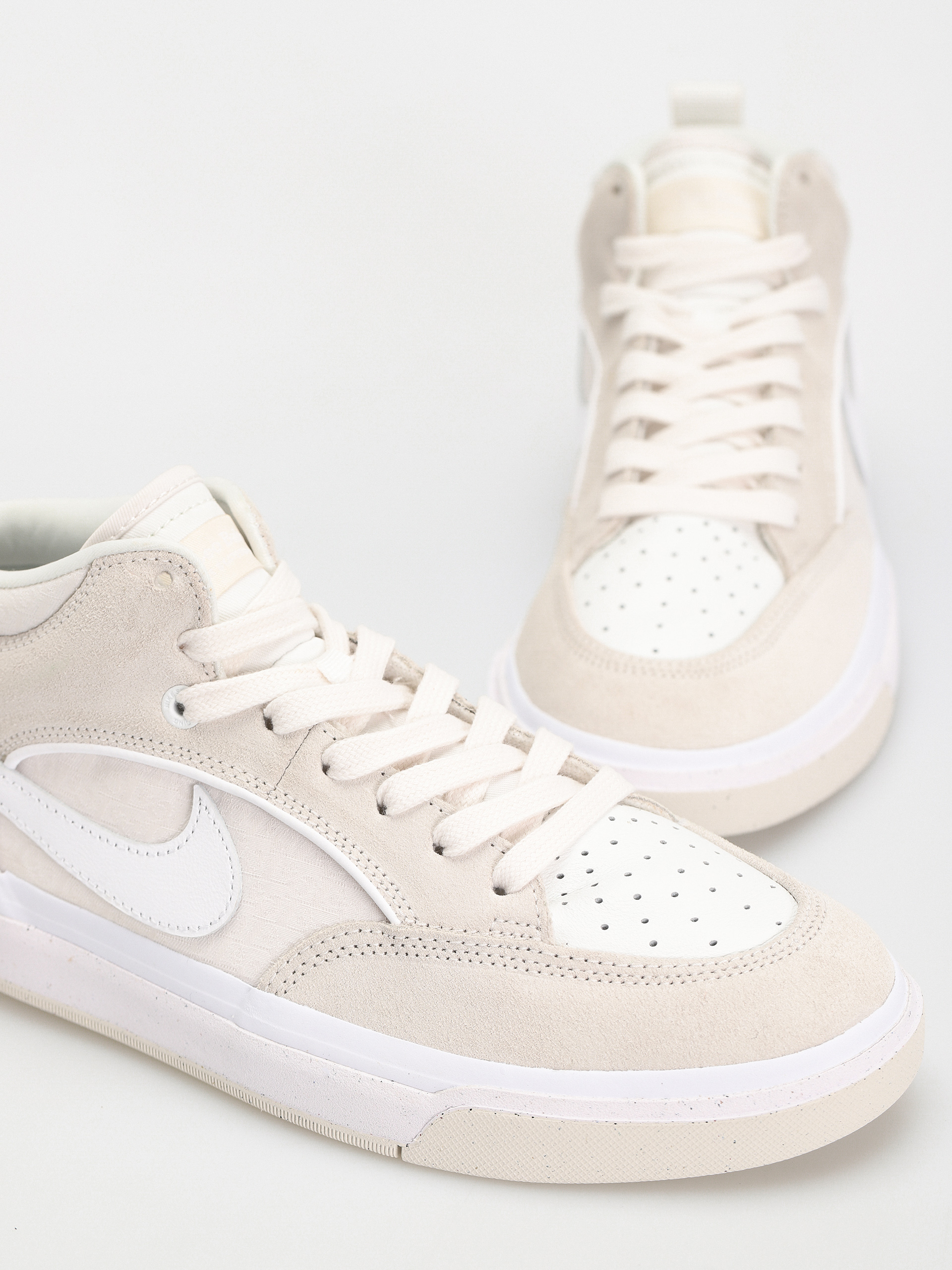 Boty Nike SB React Leo (phantom/white summit white phantom)