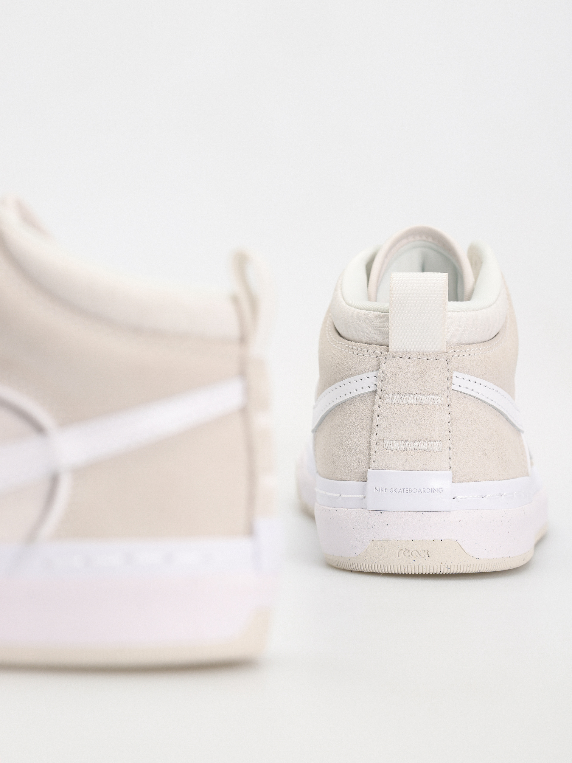 Boty Nike SB React Leo (phantom/white summit white phantom)