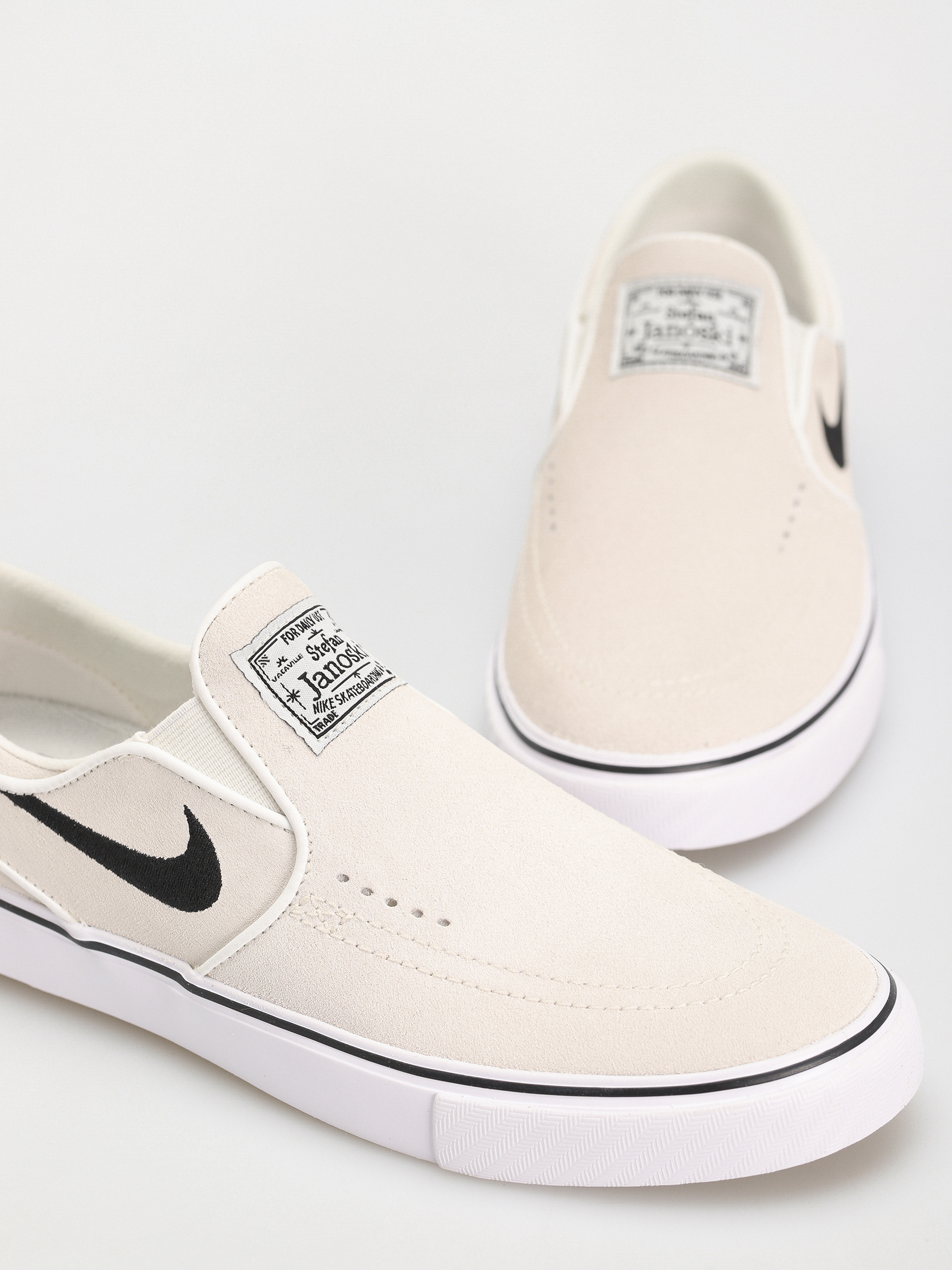 Boty Nike SB Janoski+ Slip (summit white/black summit white white)