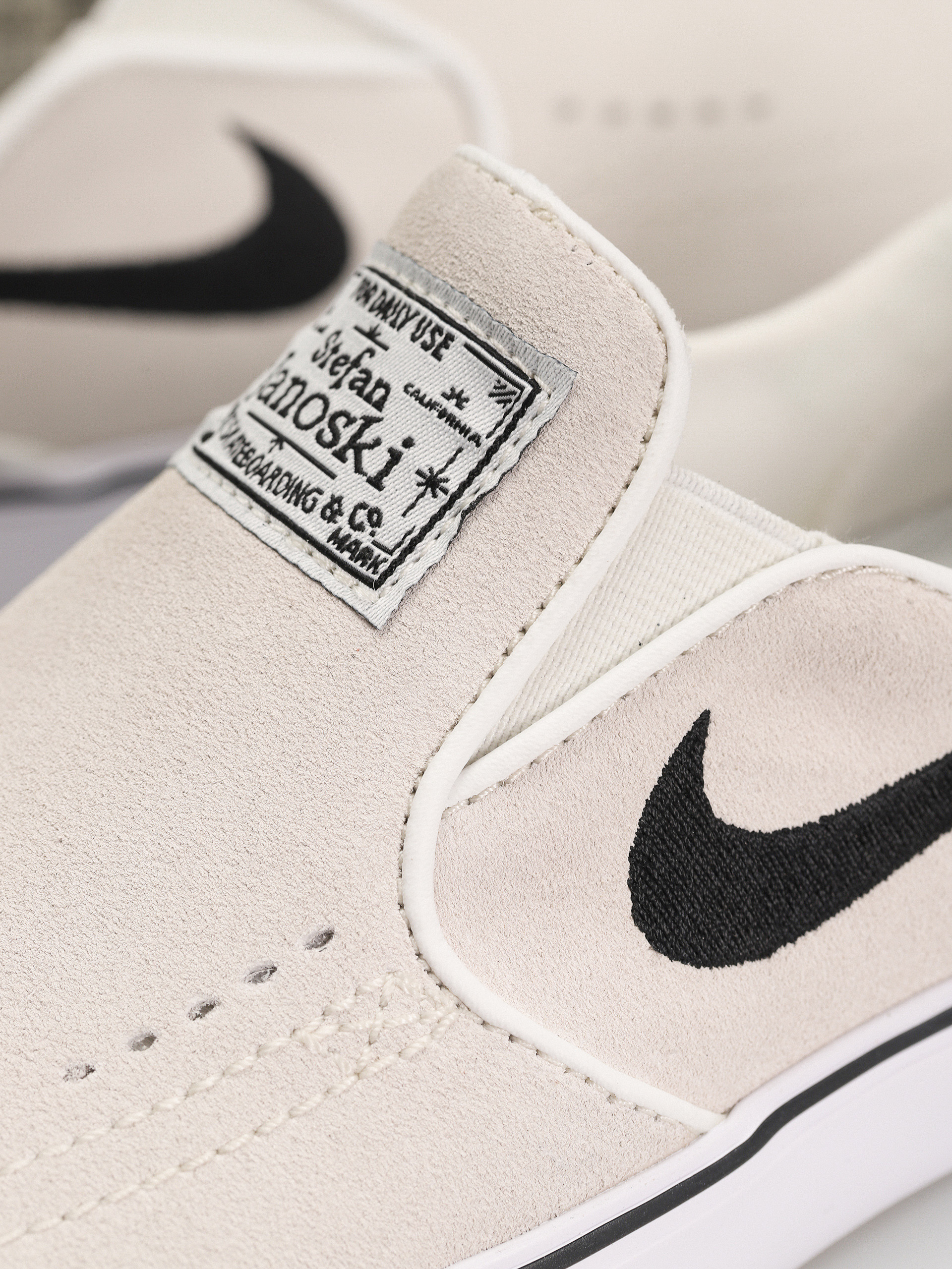 Boty Nike SB Janoski+ Slip (summit white/black summit white white)