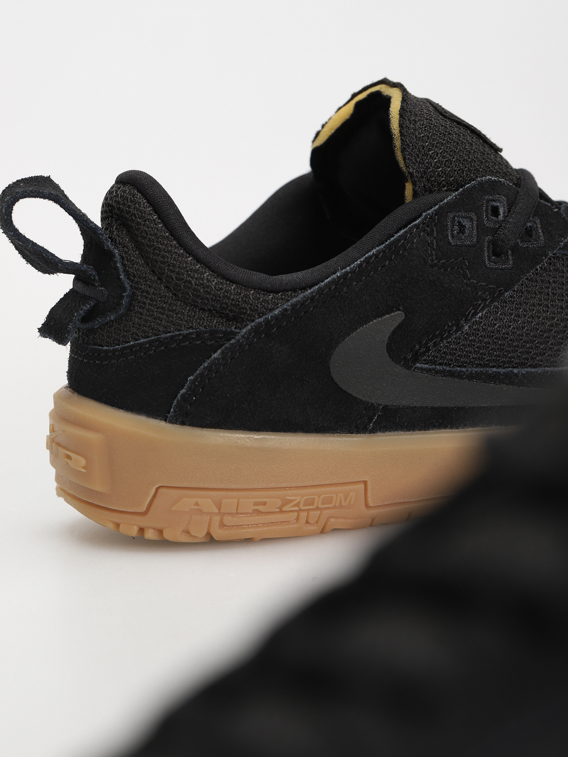Boty Nike SB Day One JR (black/black gum light brown white)