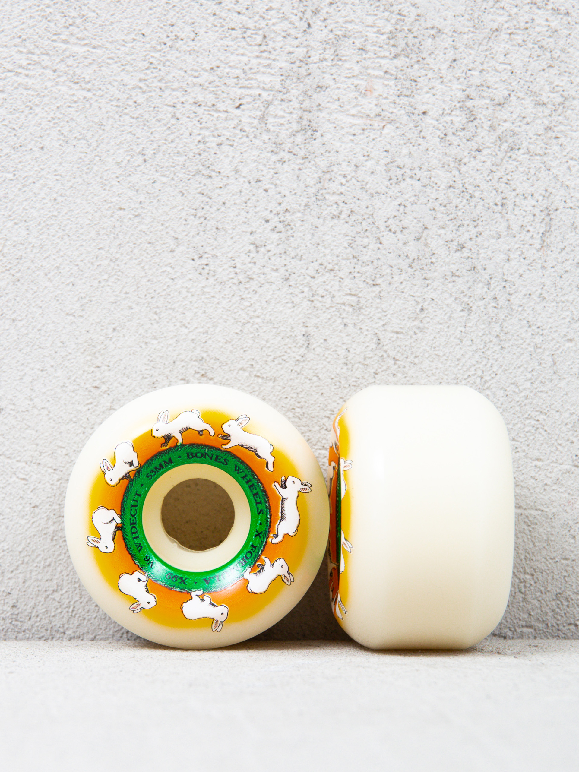 Kolečka Bones X Formula Runny Bunny V5 Wide Cut 99A (white/orange)