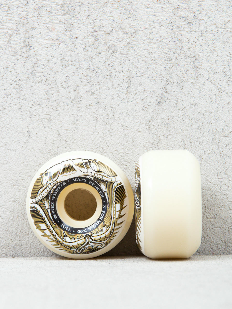 Kolečka Bones X Formula Berger Battlesnake V5 Sidecut 99A (natural/gold/black)