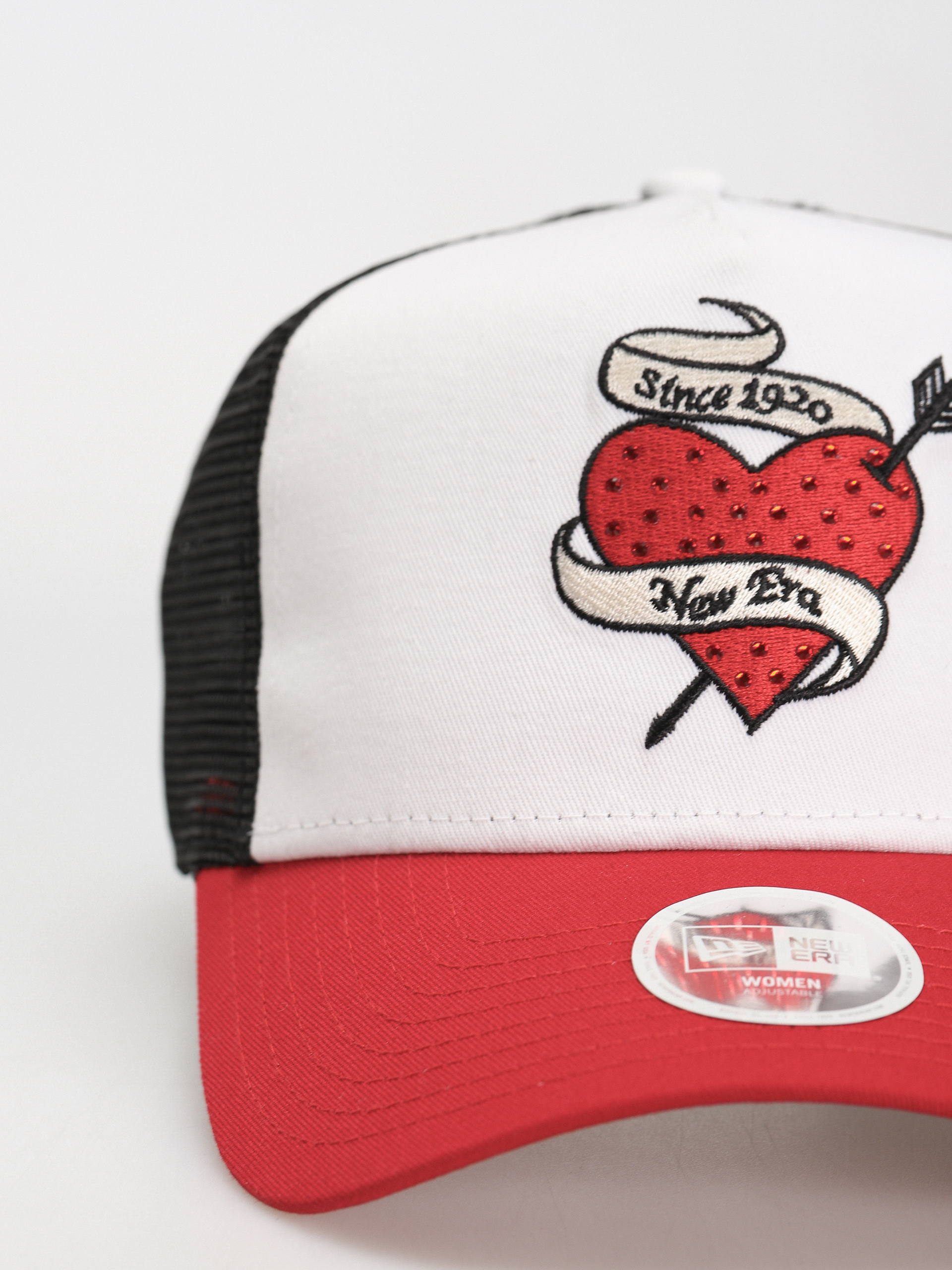 Kšiltovka  New Era Rhinestone Trucker Wmn (black/red)