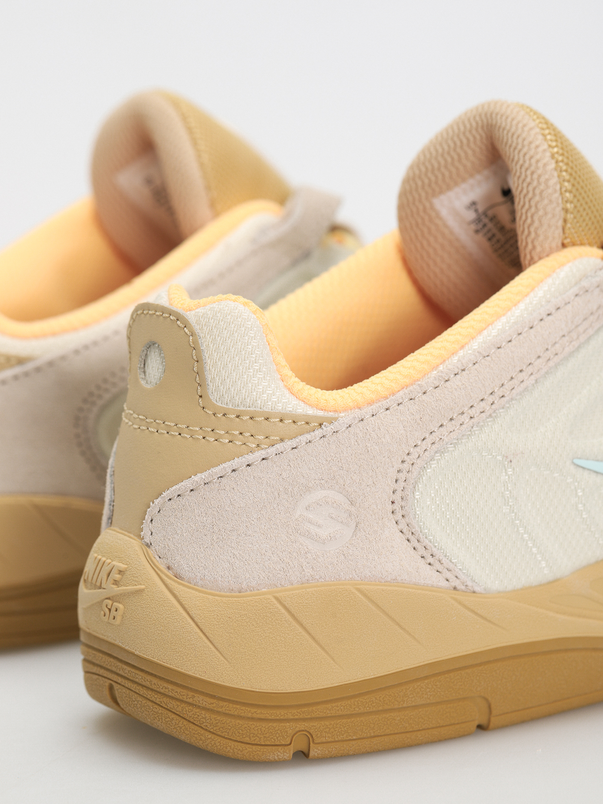 Boty Nike SB Vertebrae Te (coconut milk/jade ice sesame flt gold)