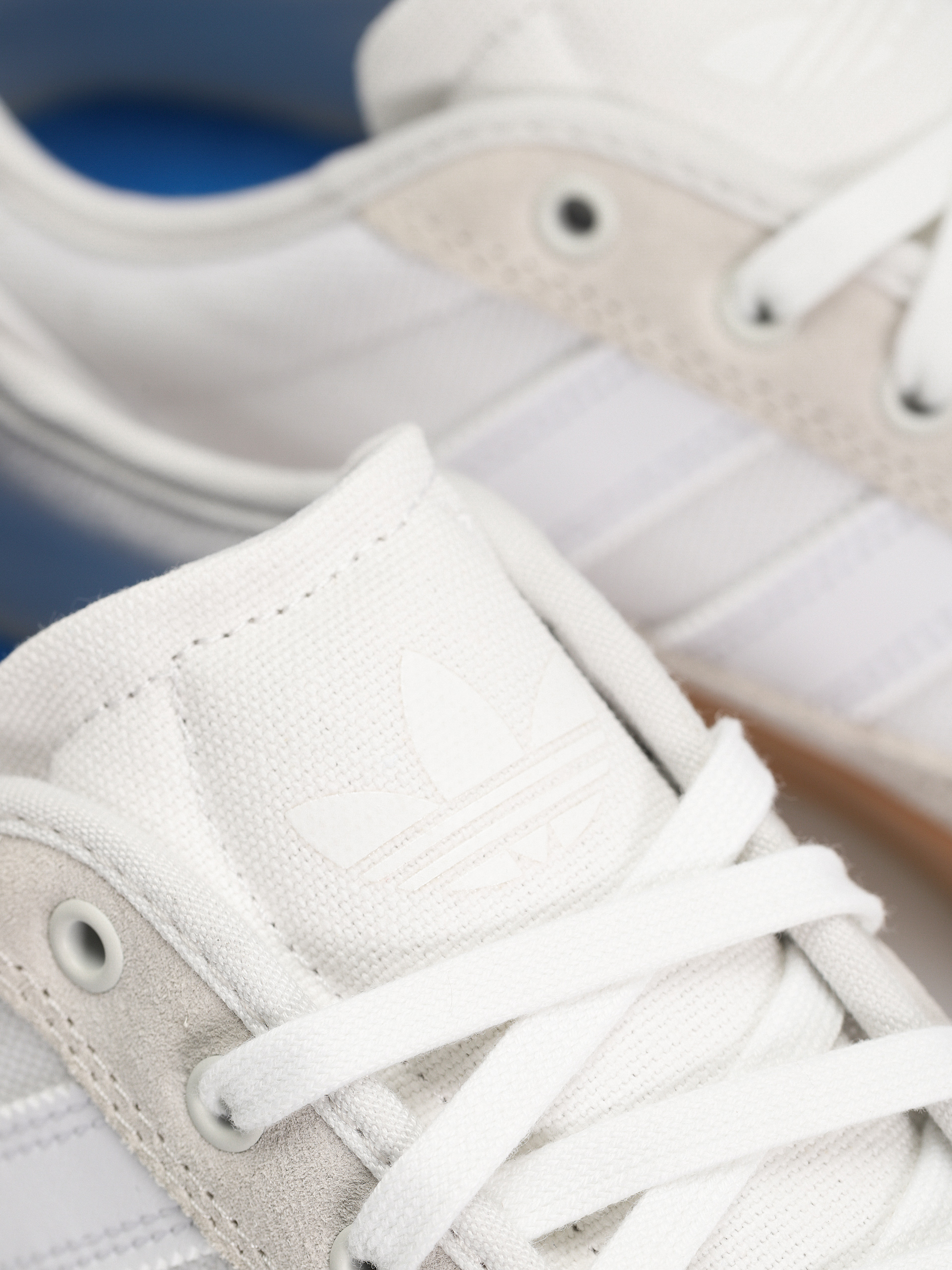 Boty adidas Court TNS Premiere (crywht/ftwwht/gum3)