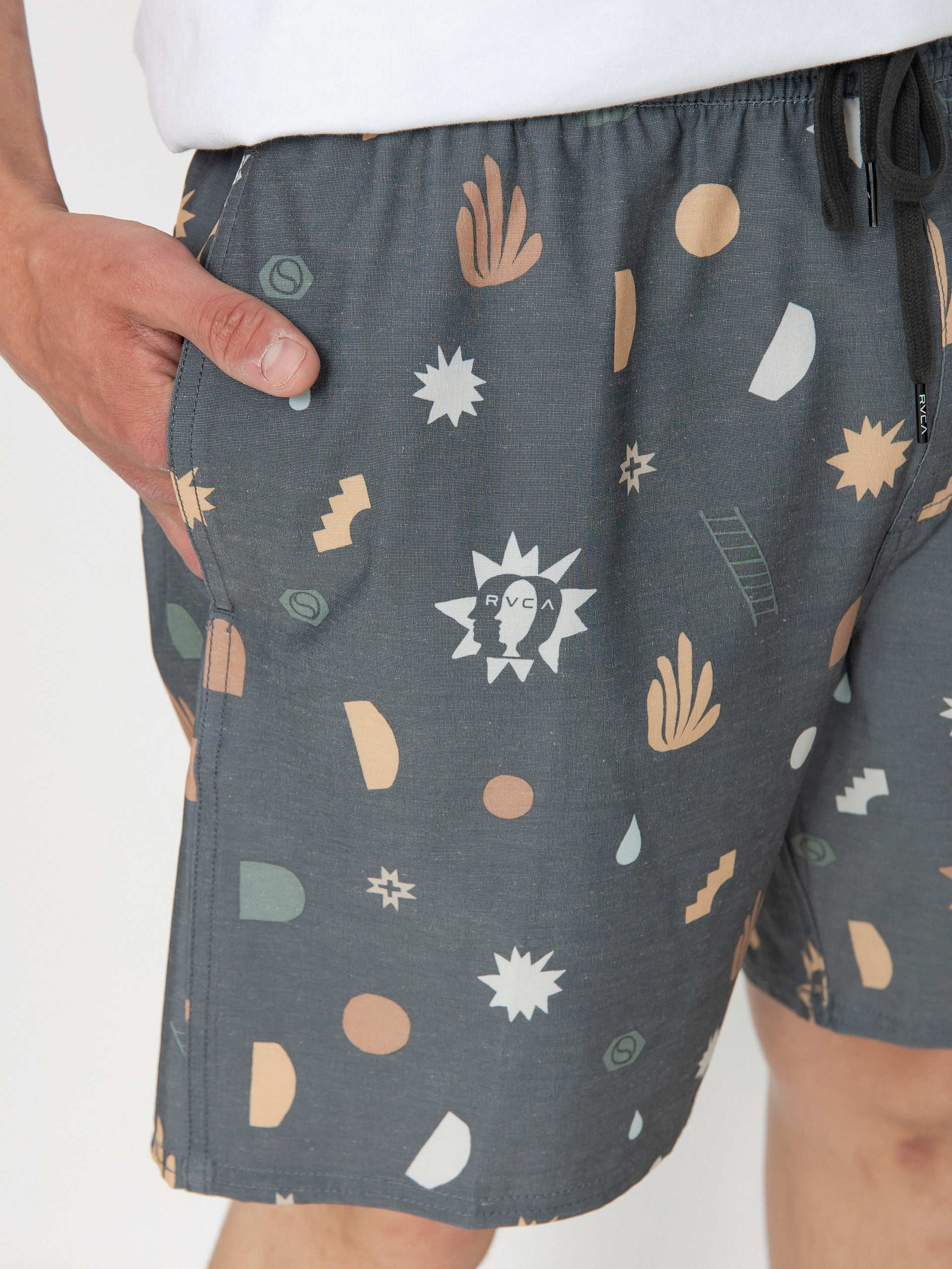 Plážové kraťasy RVCA Atlas Elastic (pirate black)