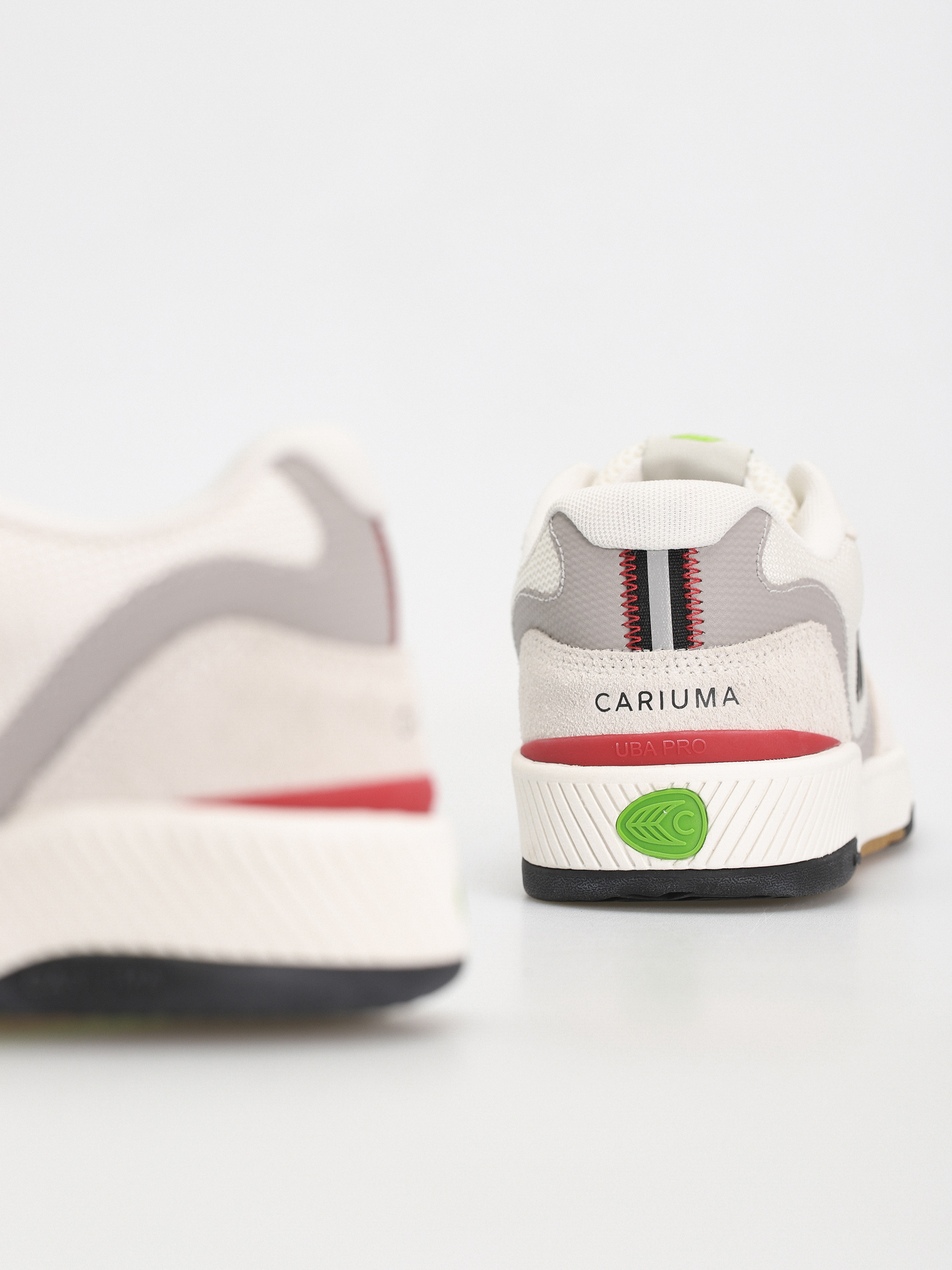 Boty Cariuma UBA PRO (smoke white/red & black)