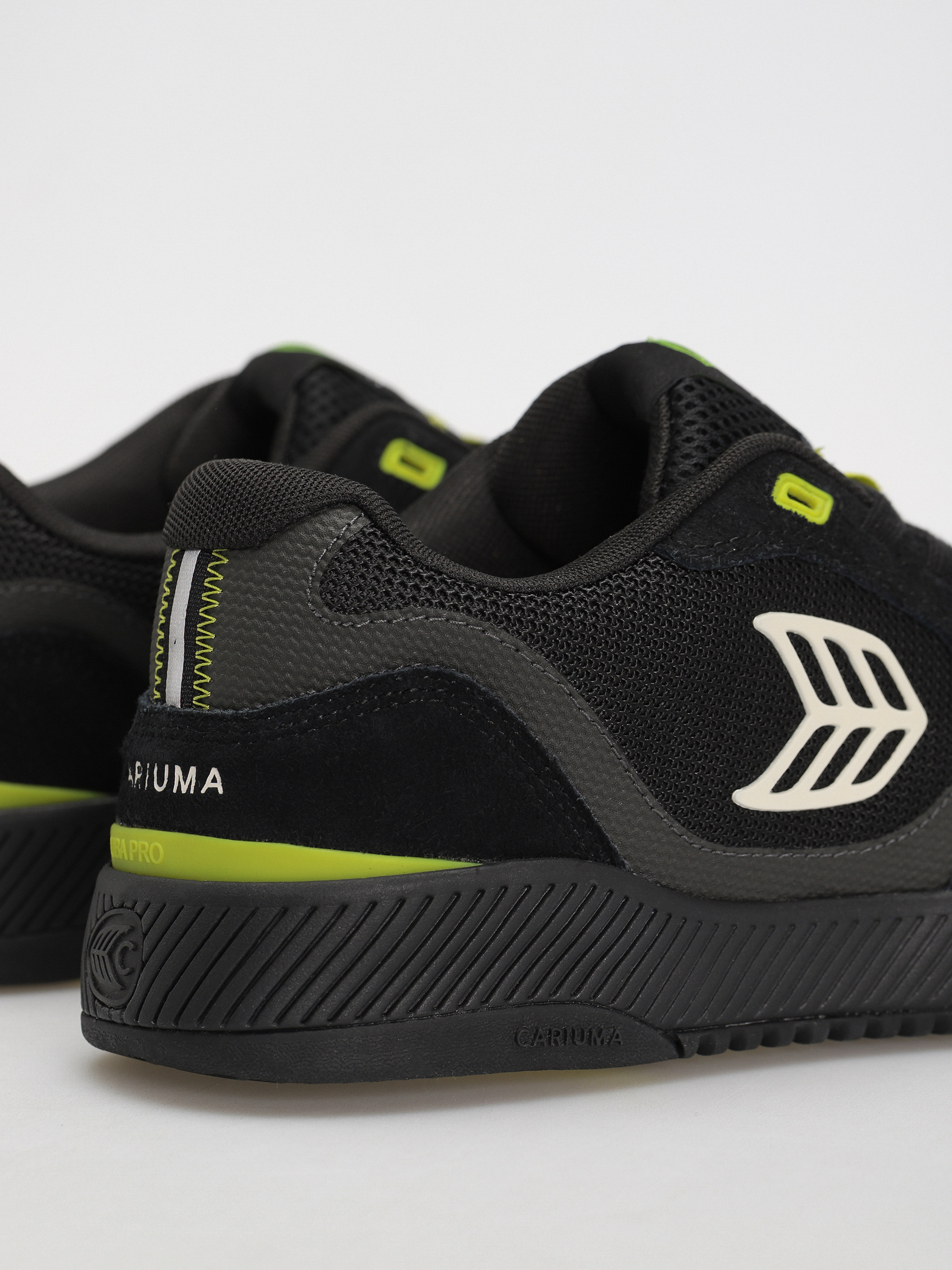 Boty Cariuma UBA PRO (all black/green & off white)