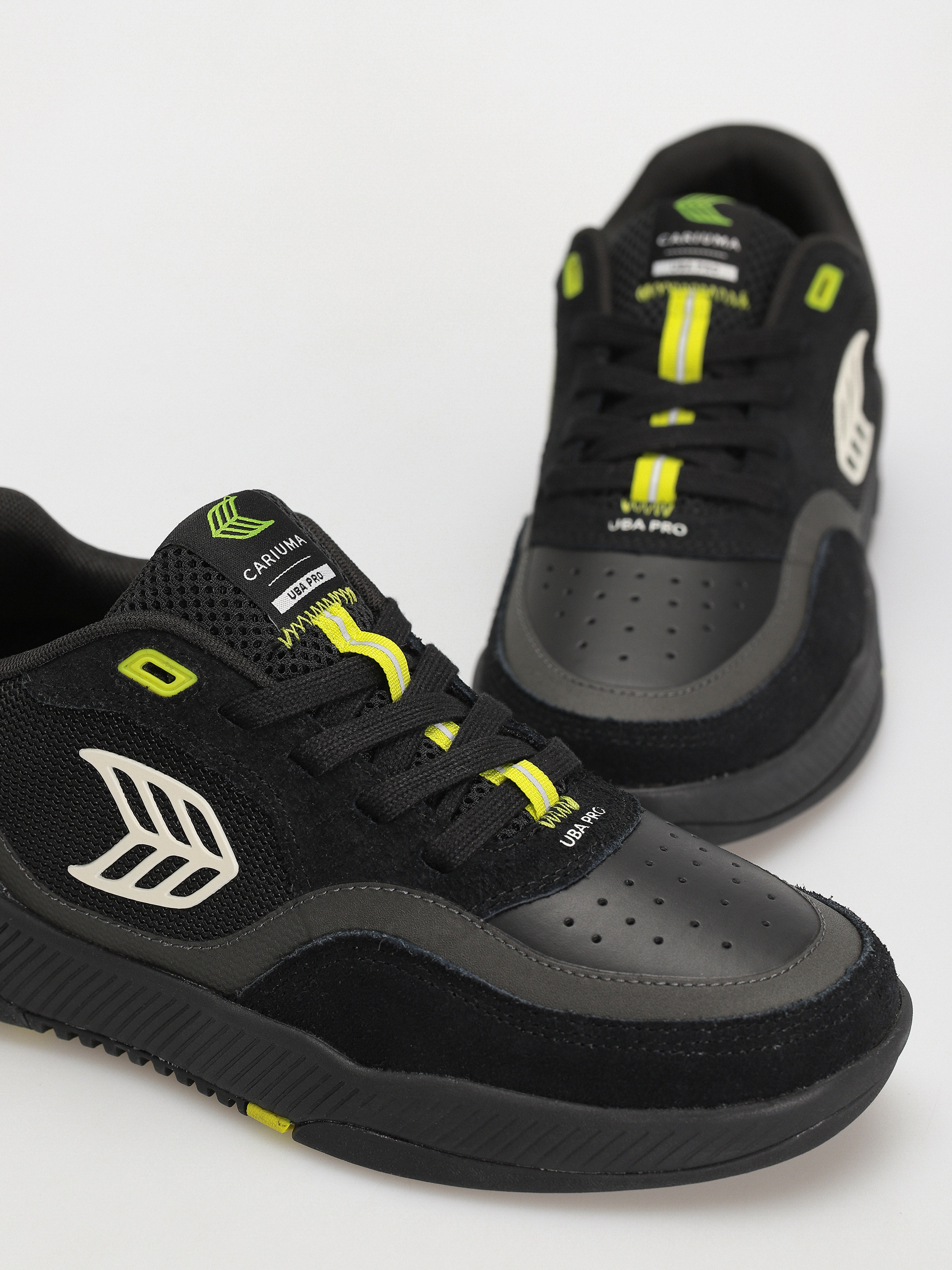 Boty Cariuma UBA PRO (all black/green & off white)
