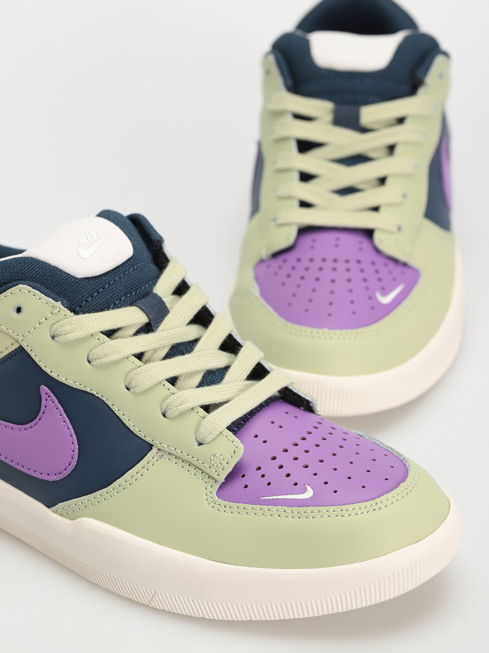 Boty Nike SB Force 58 Premium (olive aura/black raspberry armory navy)