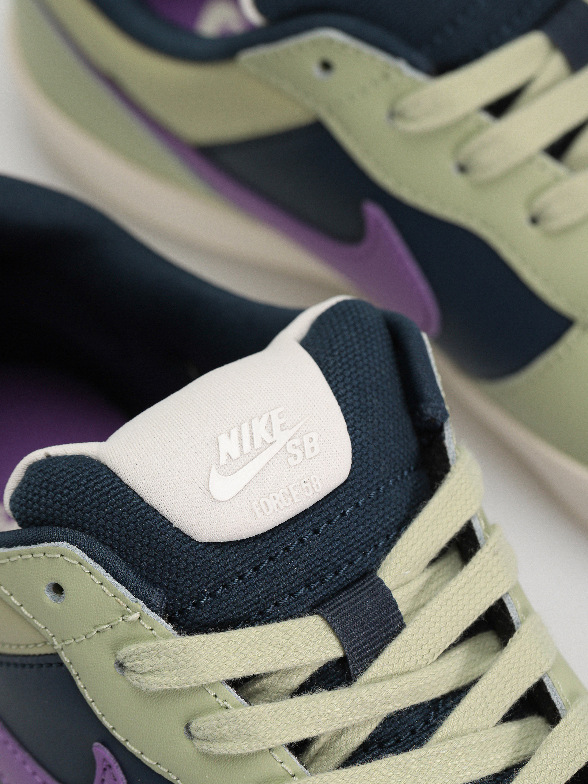 Boty Nike SB Force 58 Premium (olive aura/black raspberry armory navy)