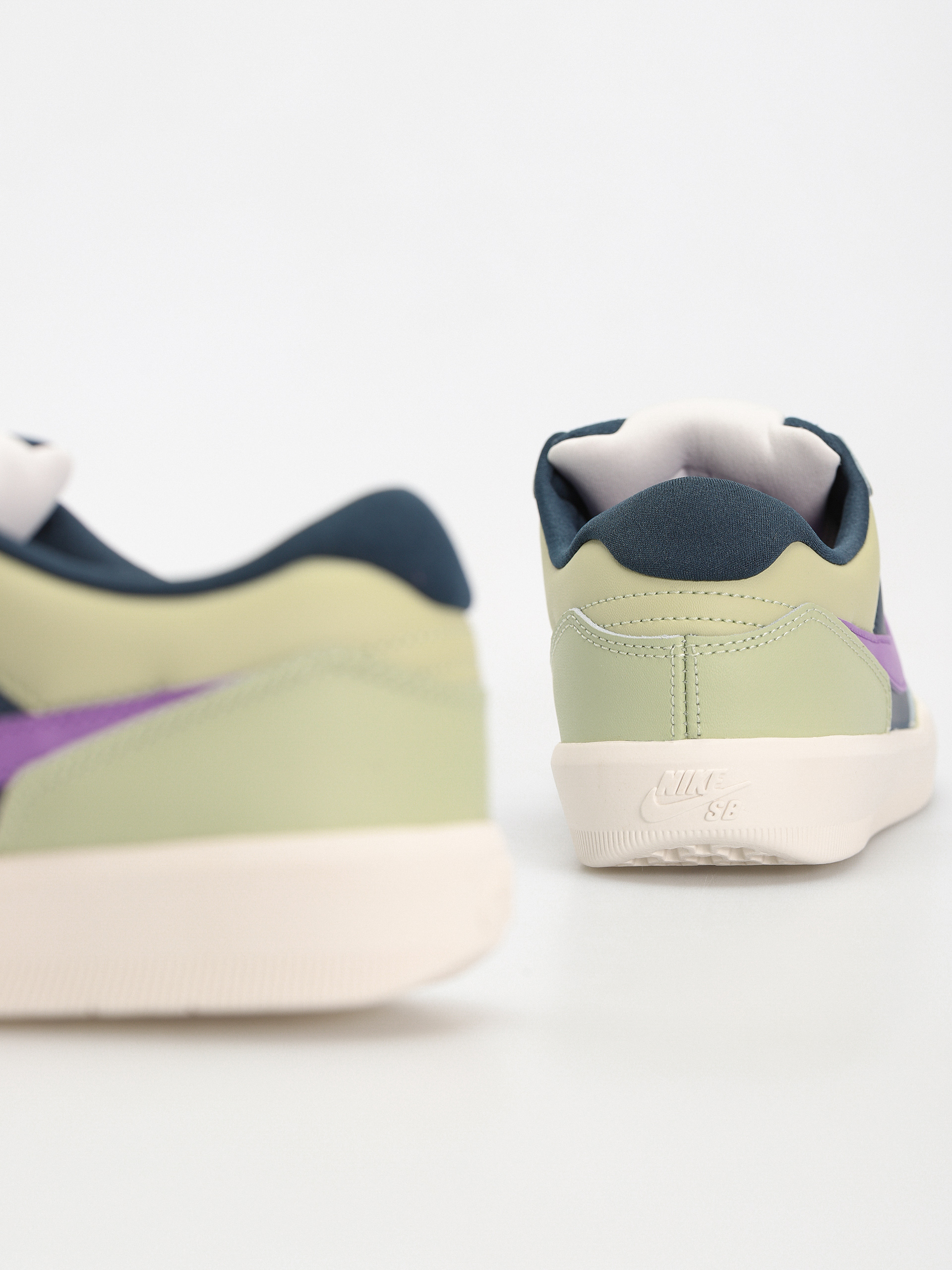 Boty Nike SB Force 58 Premium (olive aura/black raspberry armory navy)