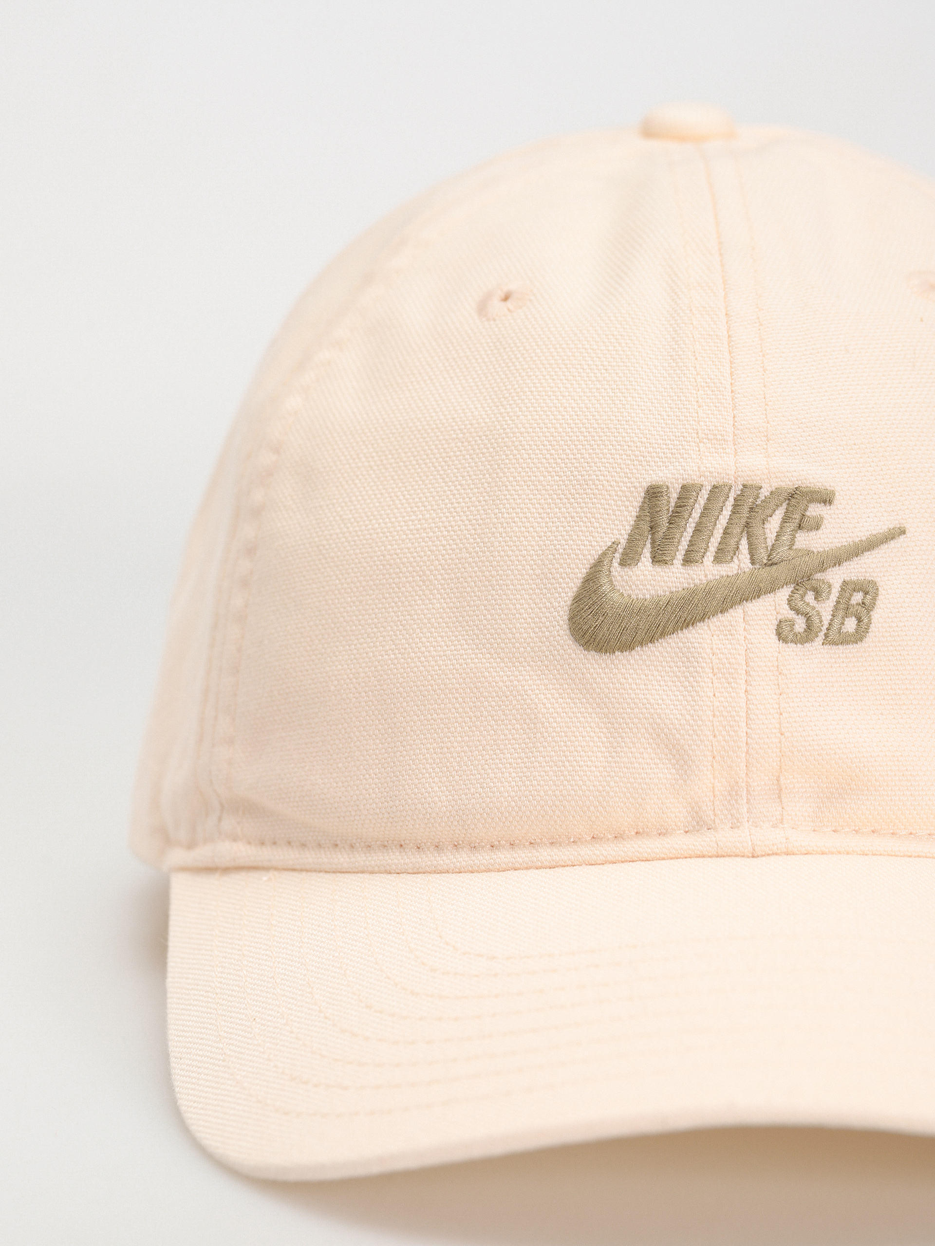 Kšiltovka  Nike SB Club (guava ice/neutral olive)