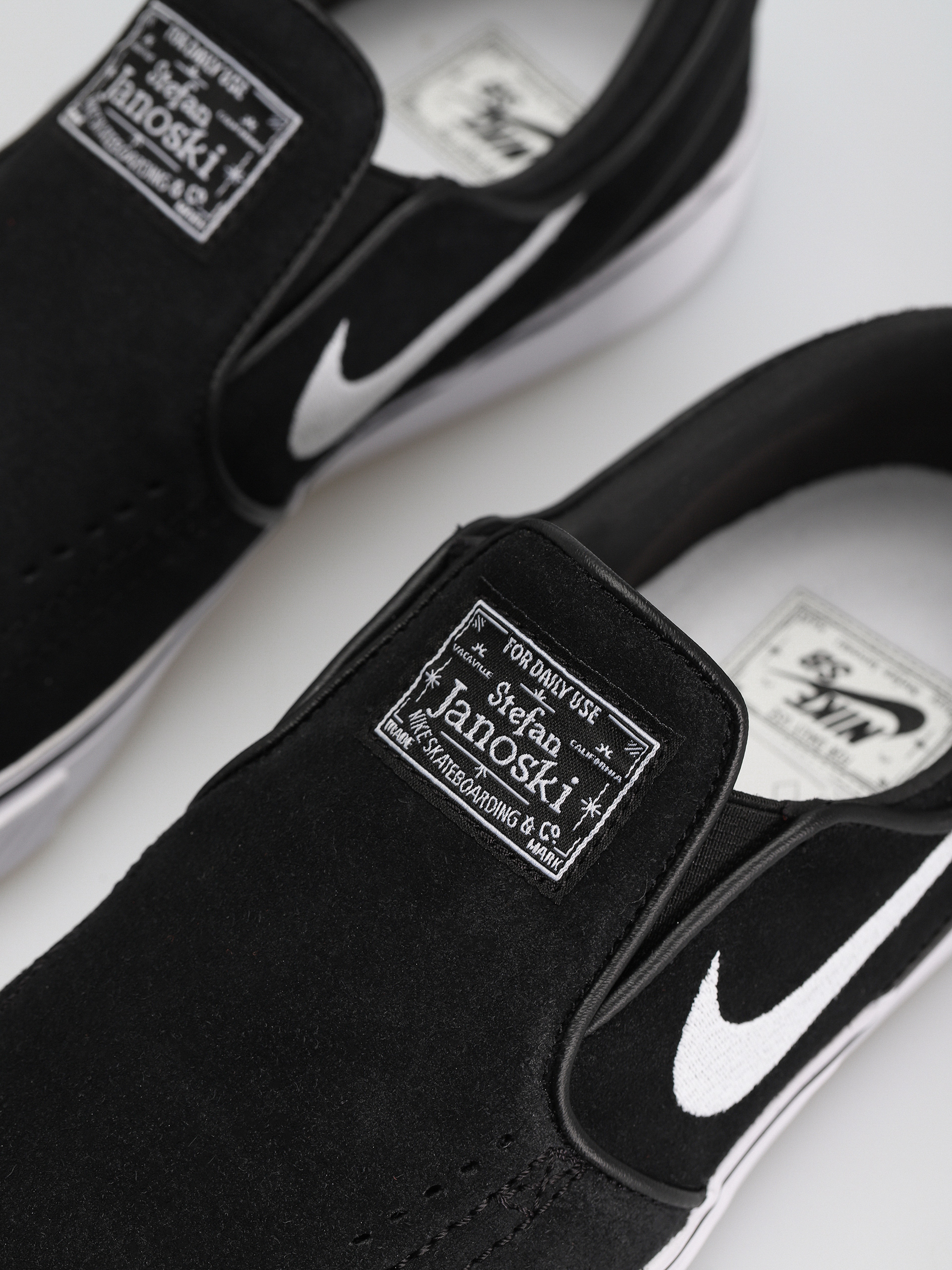 Boty Nike SB Janoski+ Slip (black/white black black)