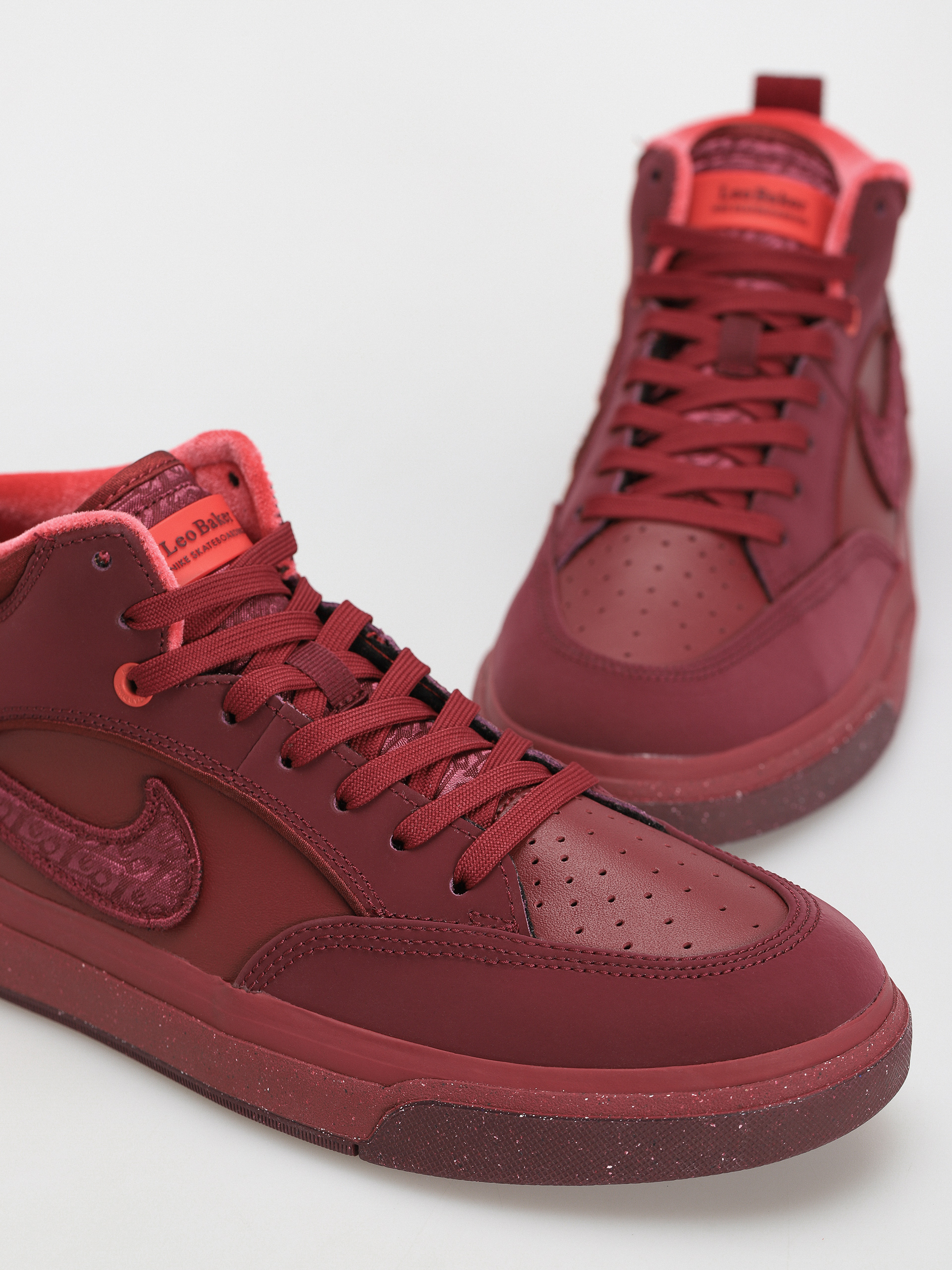 Boty Nike SB React Leo Prm (dark beetroot/dark beetroot team red)