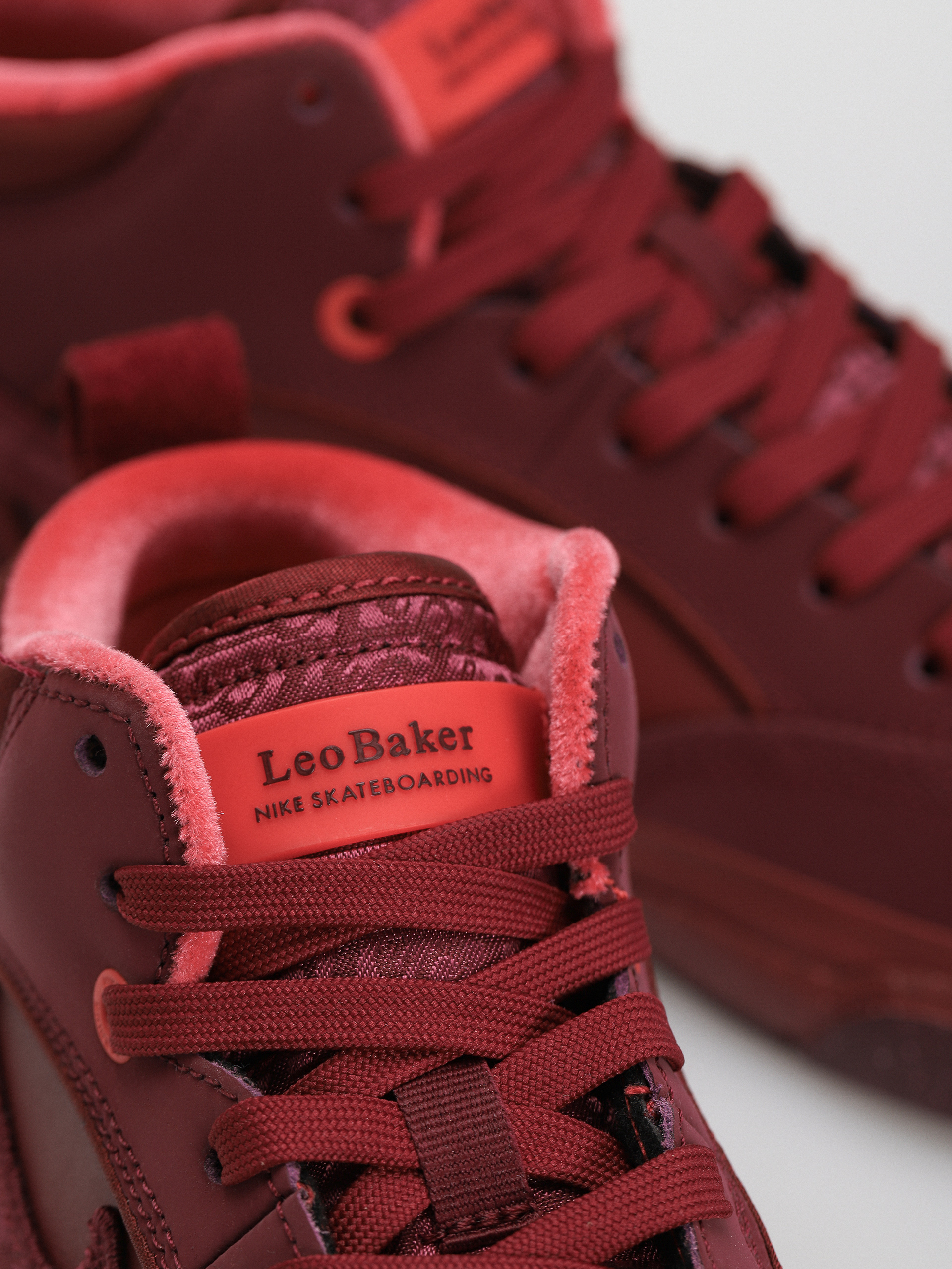 Boty Nike SB React Leo Prm (dark beetroot/dark beetroot team red)