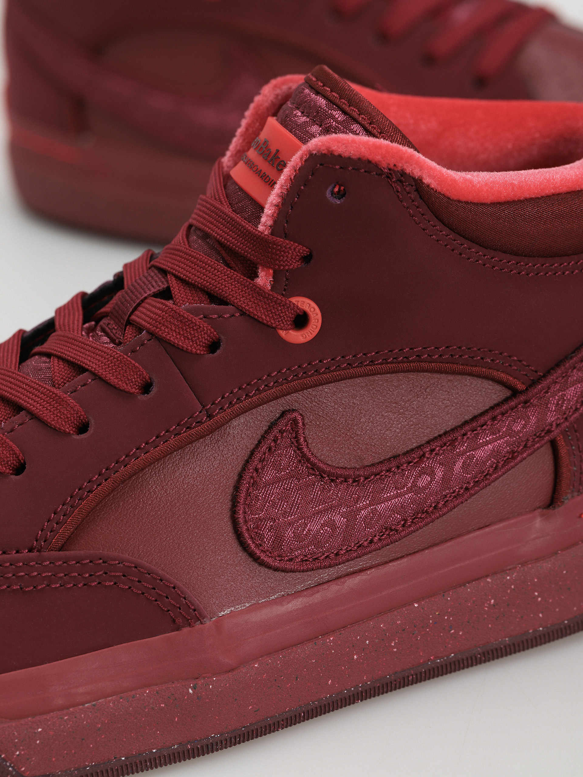 Boty Nike SB React Leo Prm (dark beetroot/dark beetroot team red)