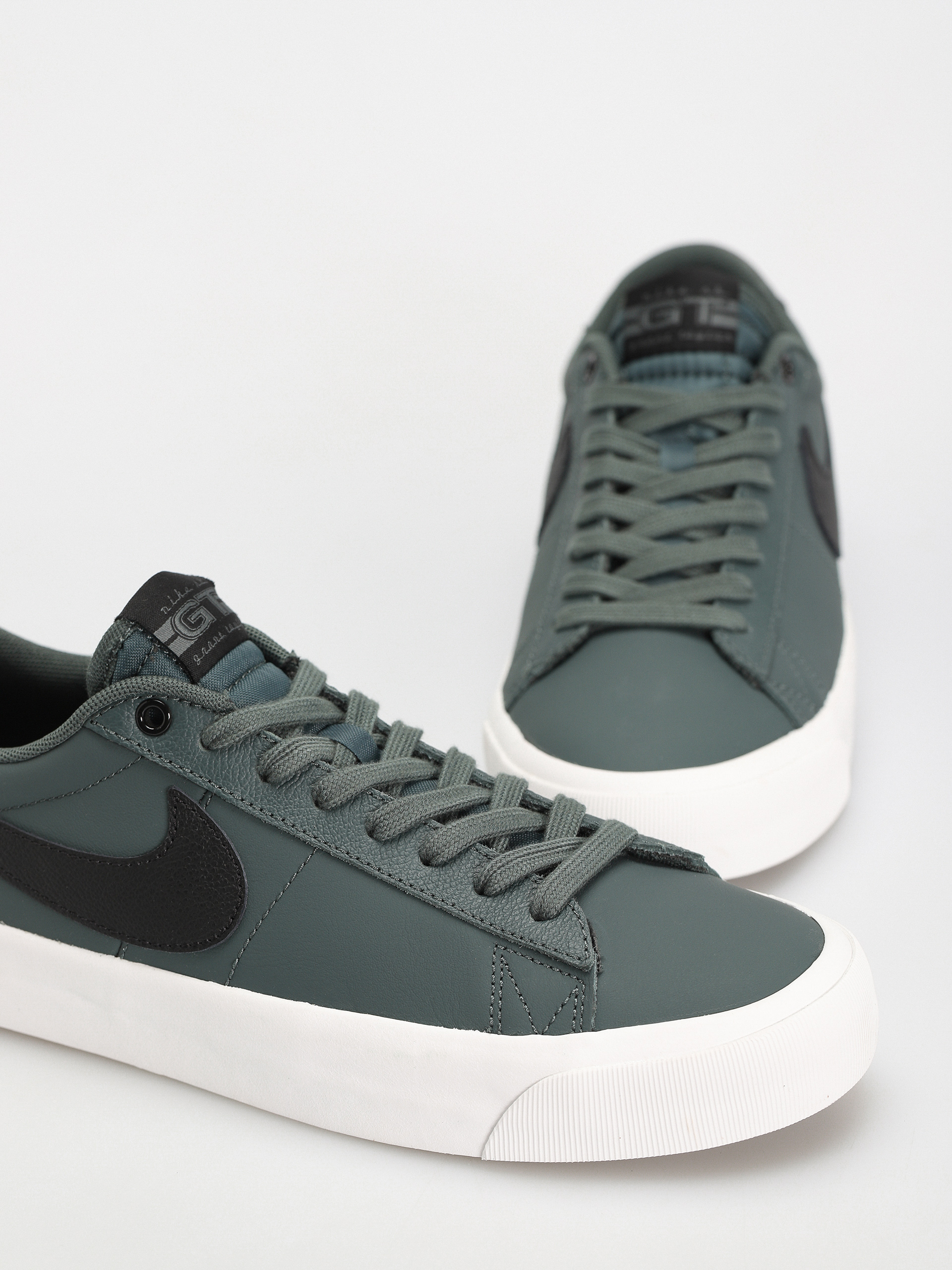 Boty Nike SB Blazer Low Pro Gt (vintage green/black vintage green)