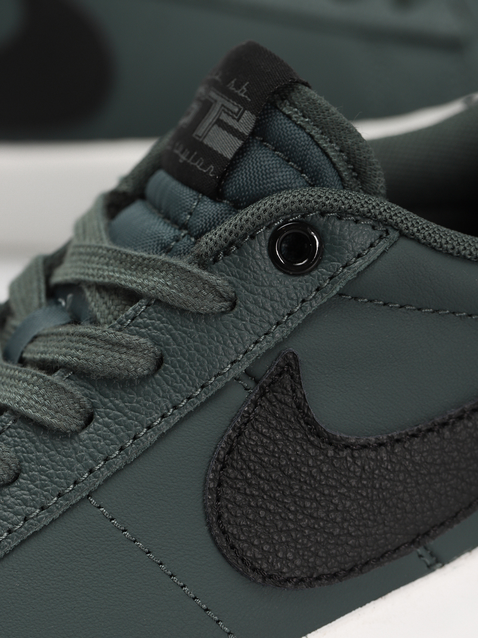 Boty Nike SB Blazer Low Pro Gt (vintage green/black vintage green)