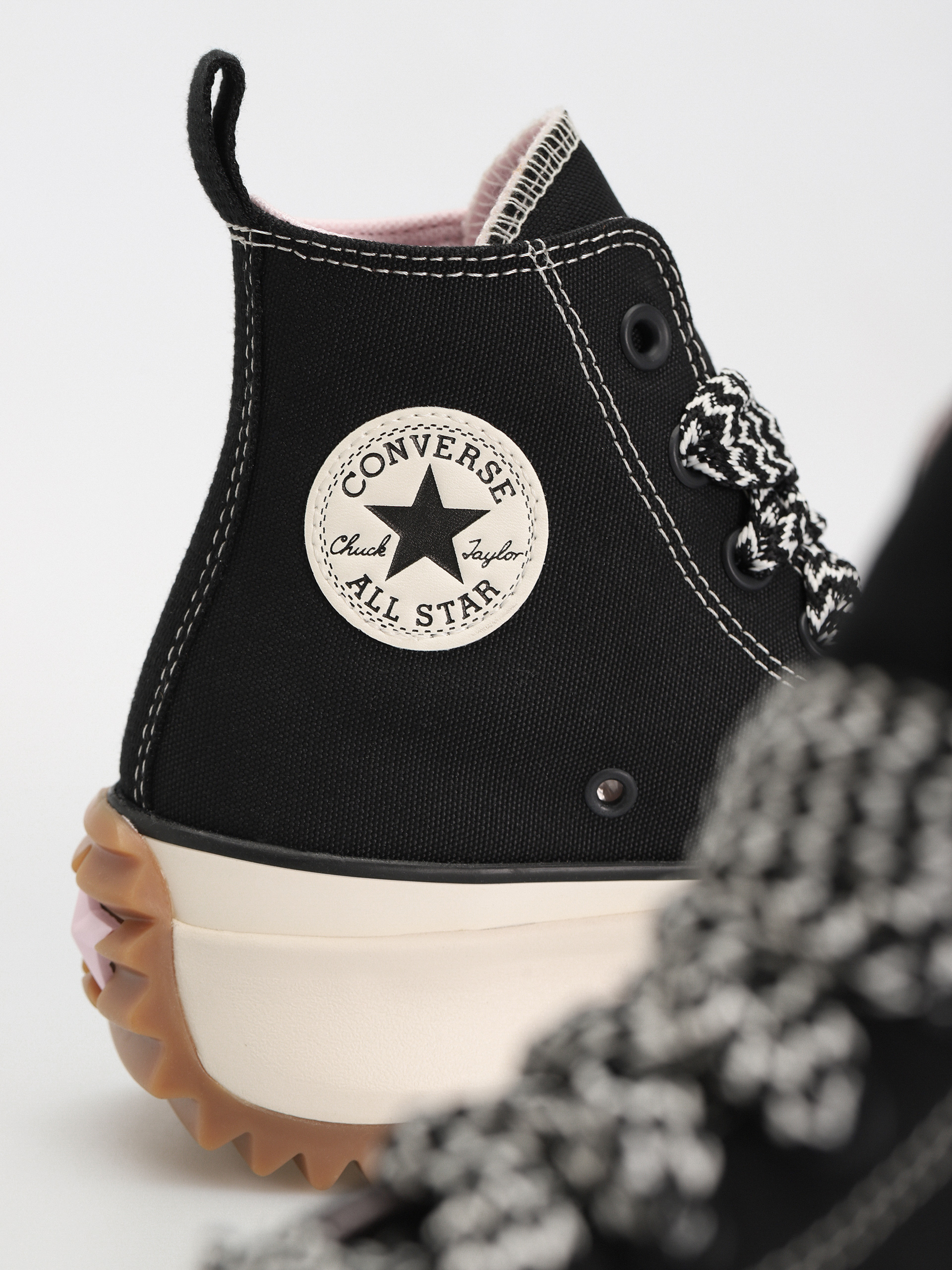 Boty Converse Run Star Hike Hi (black/pink foam/egret)