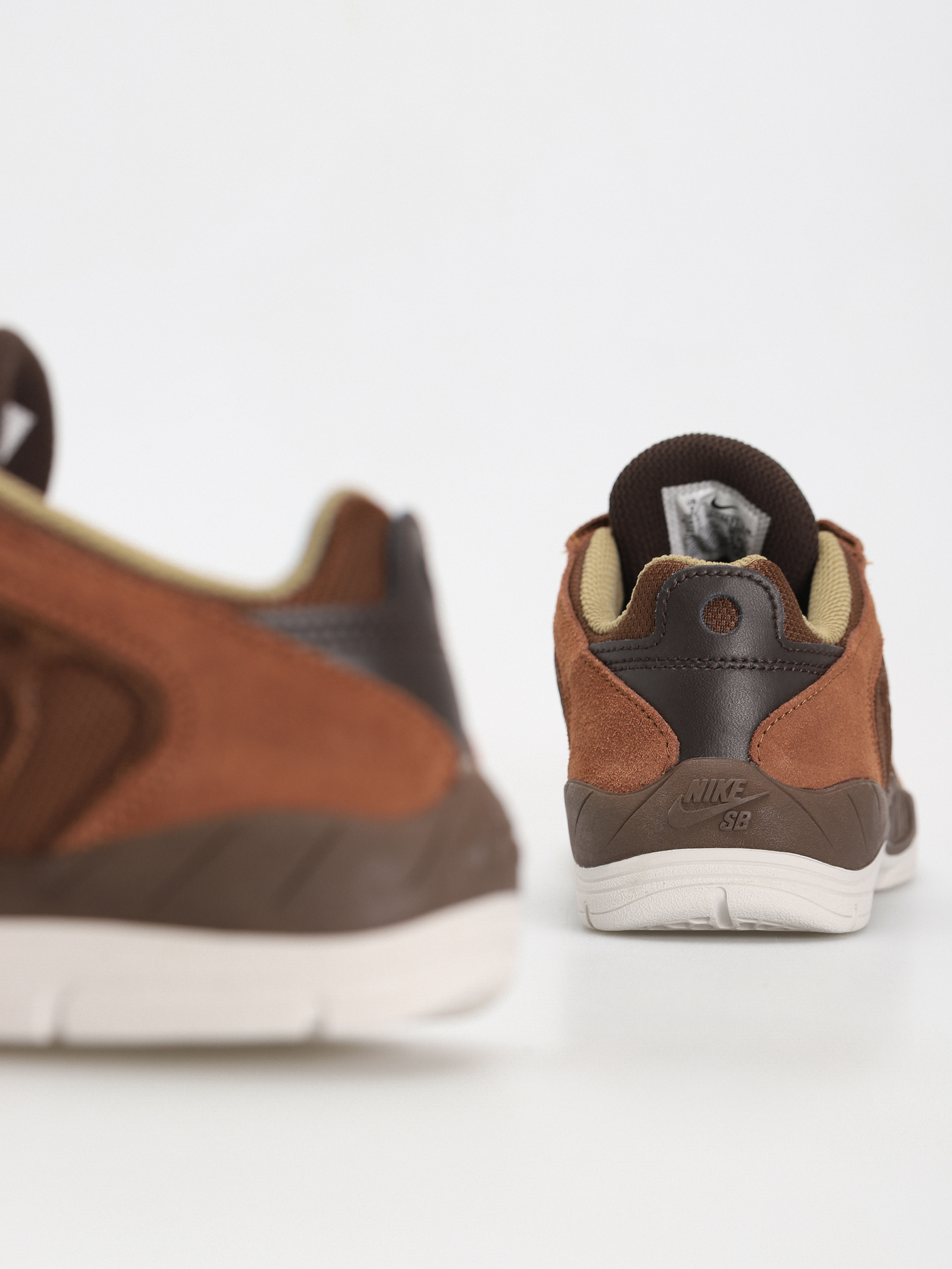 Boty Nike SB Vertebrae (cacao wow/dragon red lt british tan)