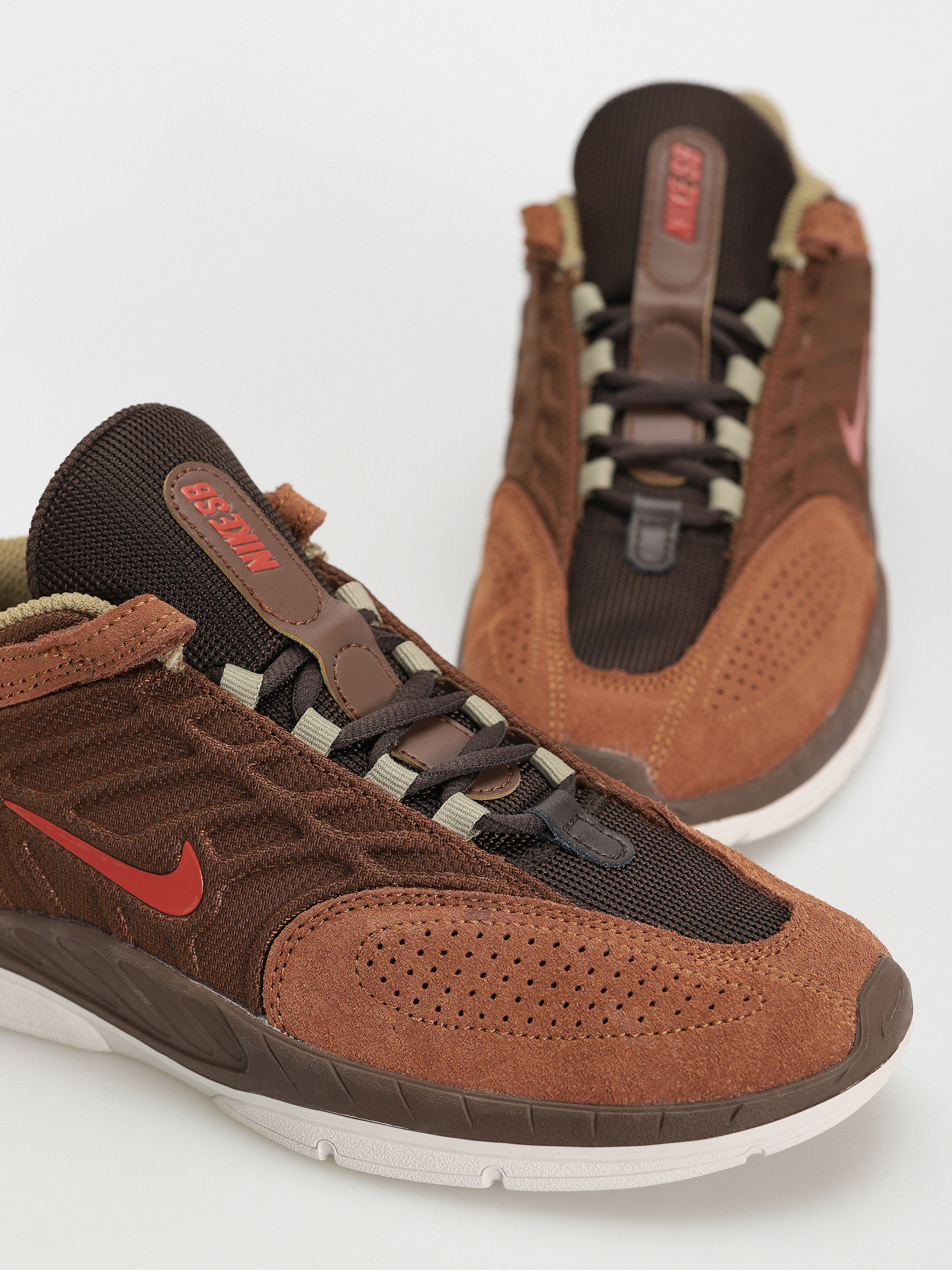 Boty Nike SB Vertebrae (cacao wow/dragon red lt british tan)