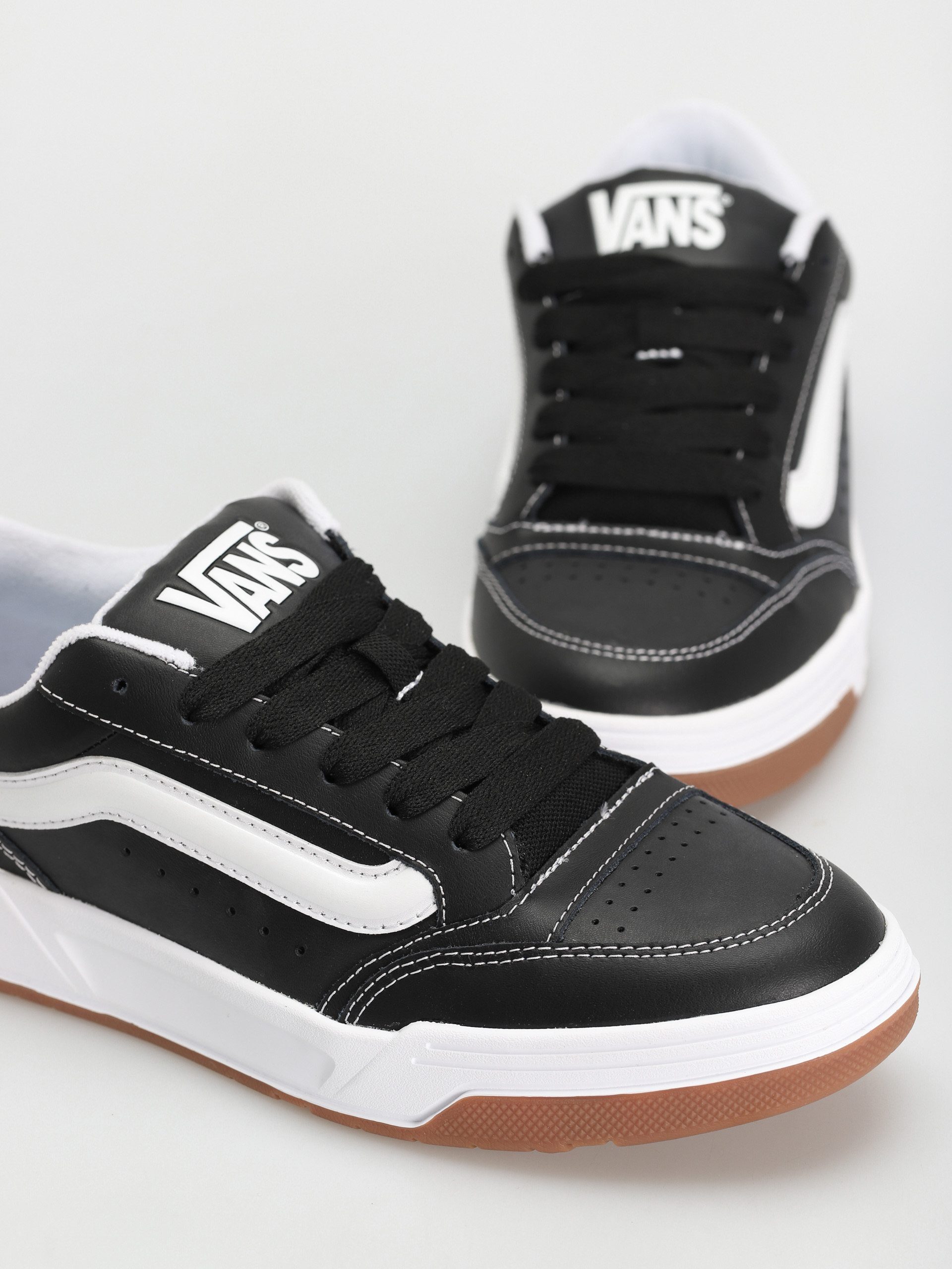 Boty Vans Hylane (black/white/gum)