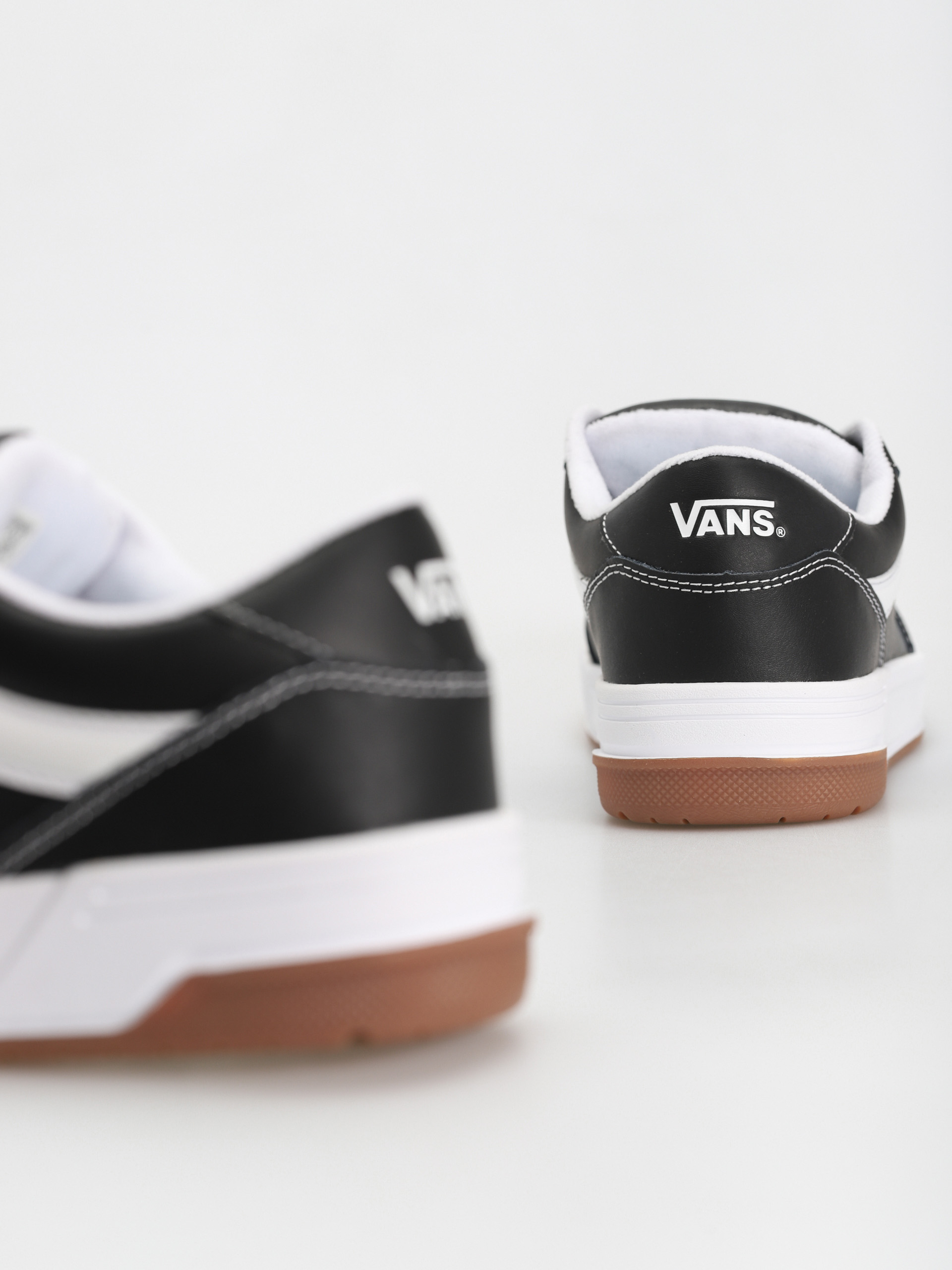 Boty Vans Hylane (black/white/gum)