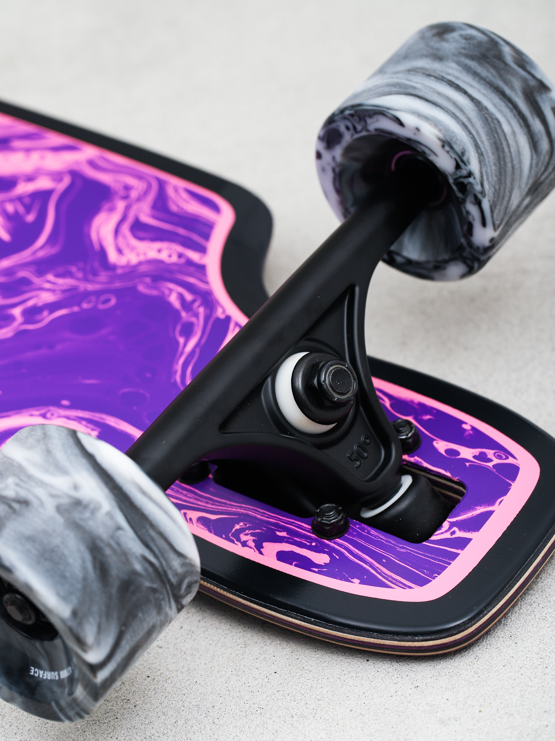 Longboard Globe Outlier (purple flames)