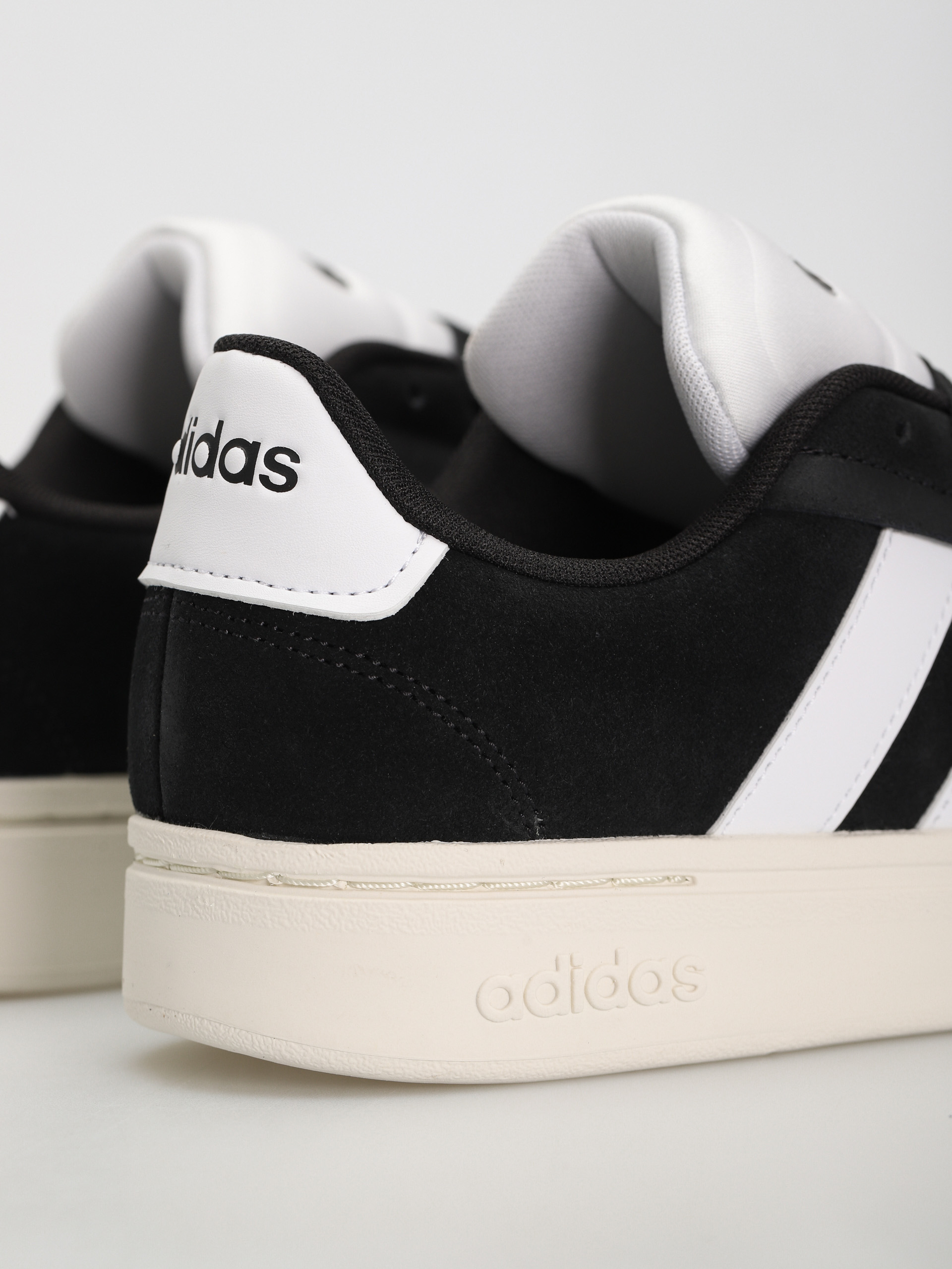 Boty adidas Grand Court Alpha 0 (cblack/ftwwht/owhite)