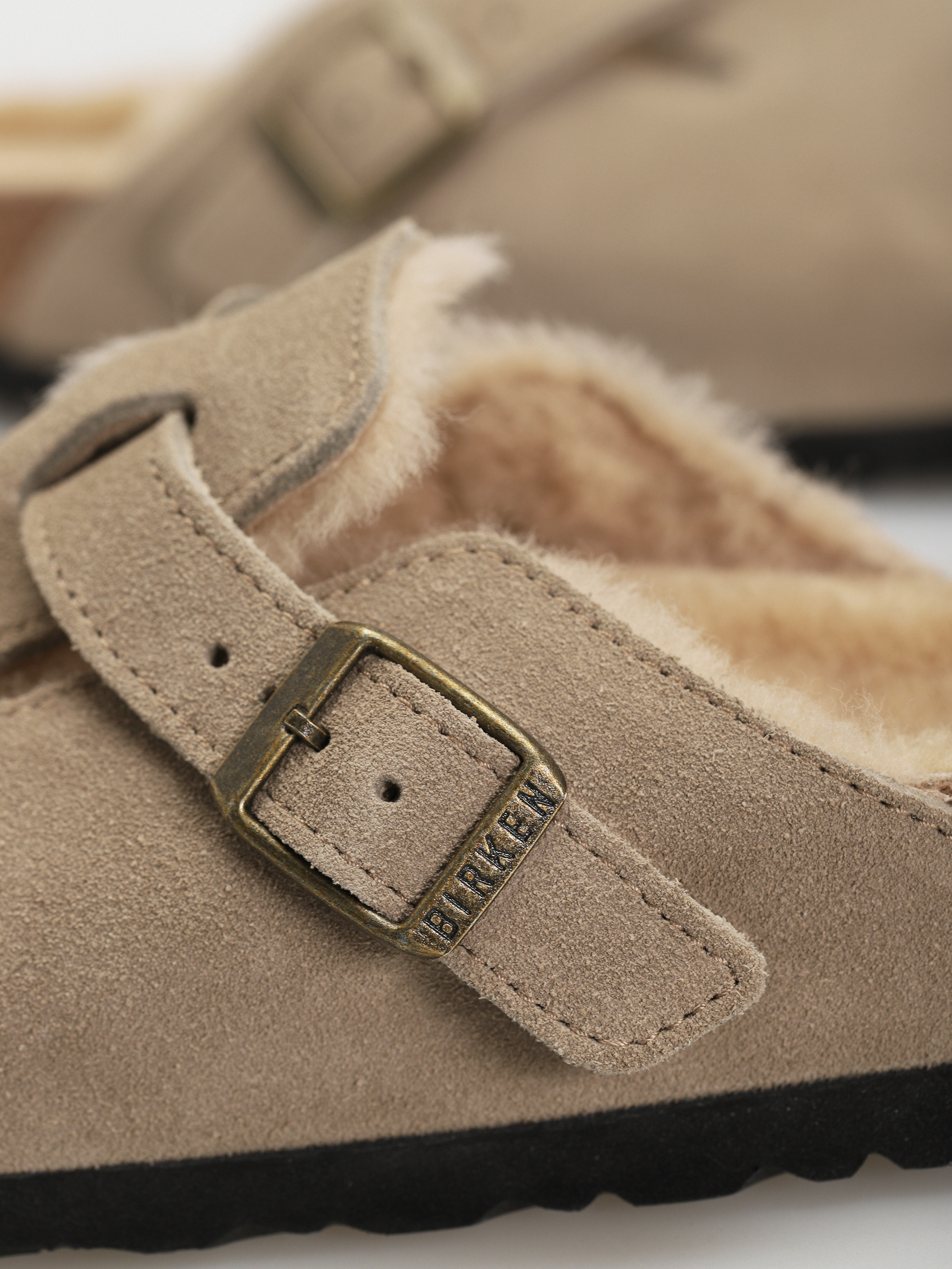 Plážovky Birkenstock Boston Shearling Suede Leather Fur Narrow Wmn (taupe)