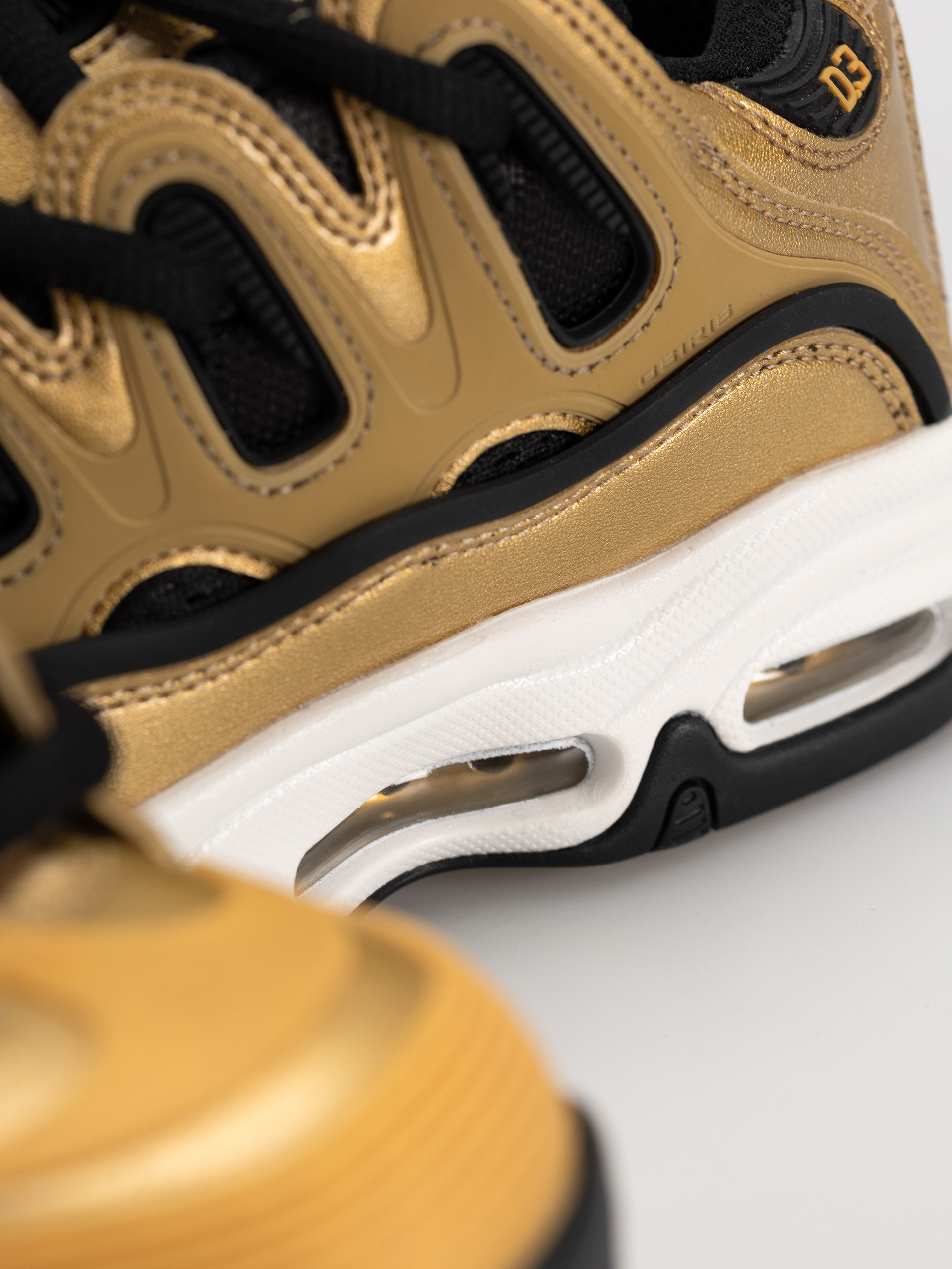 Boty Osiris D3 2001 (gold/black/white)