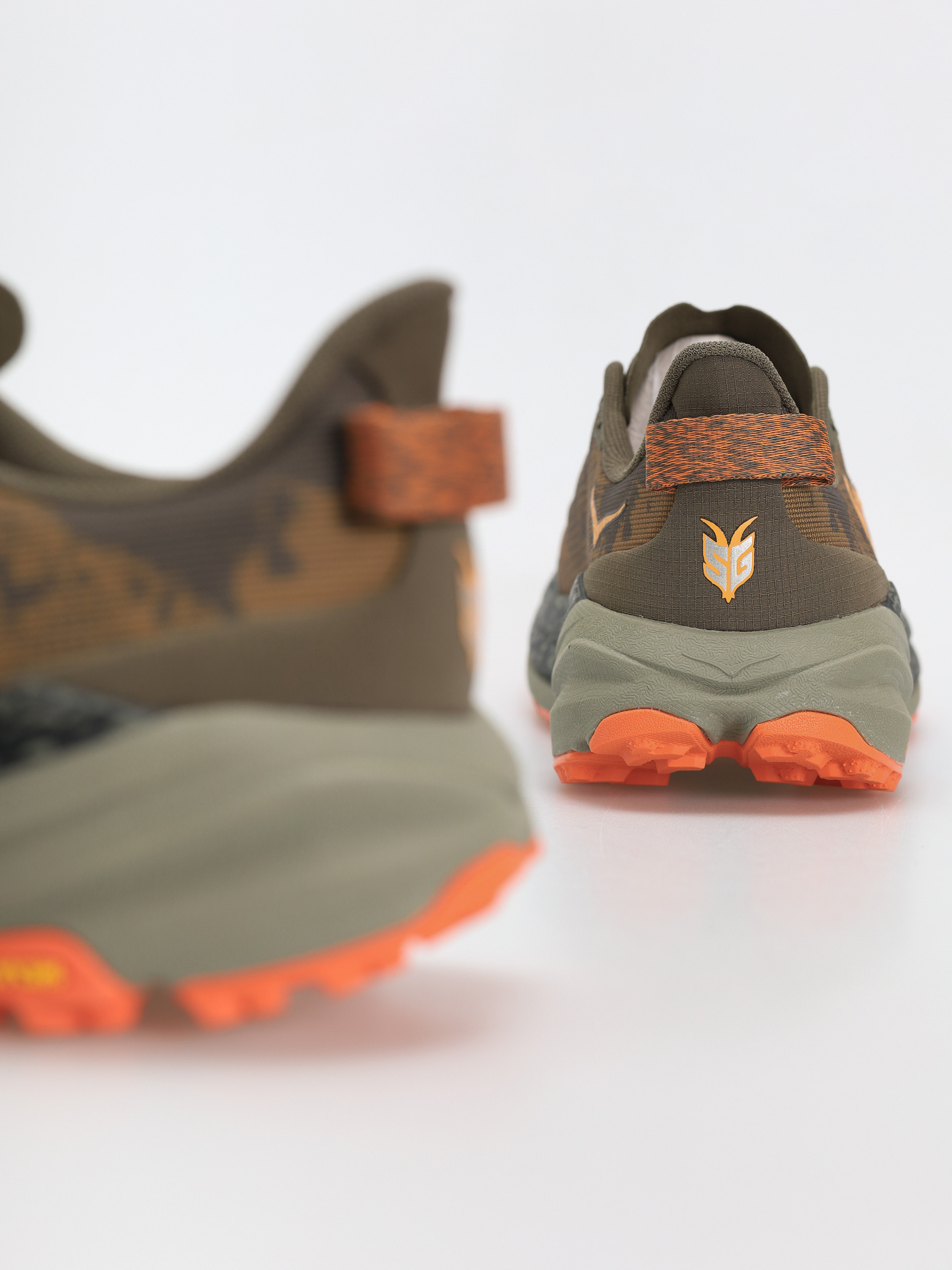 Boty Hoka Speedgoat 6 (antique olive/squash)