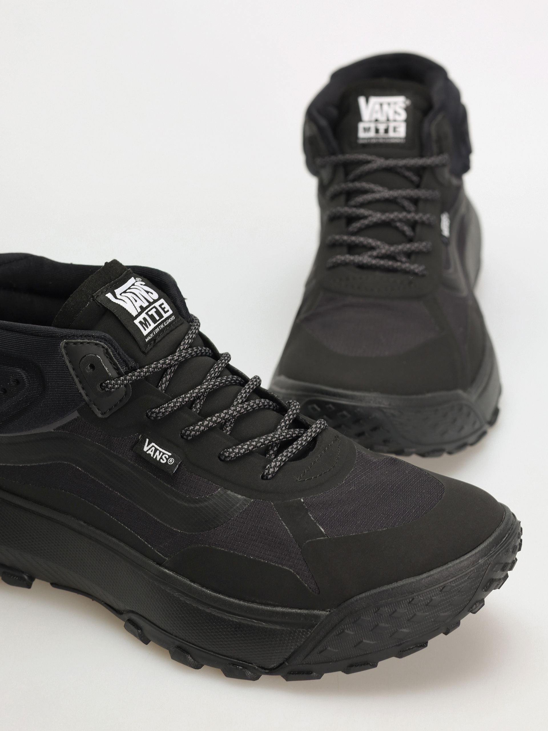 Boty Vans Crosspath Mid MTE (black/black)