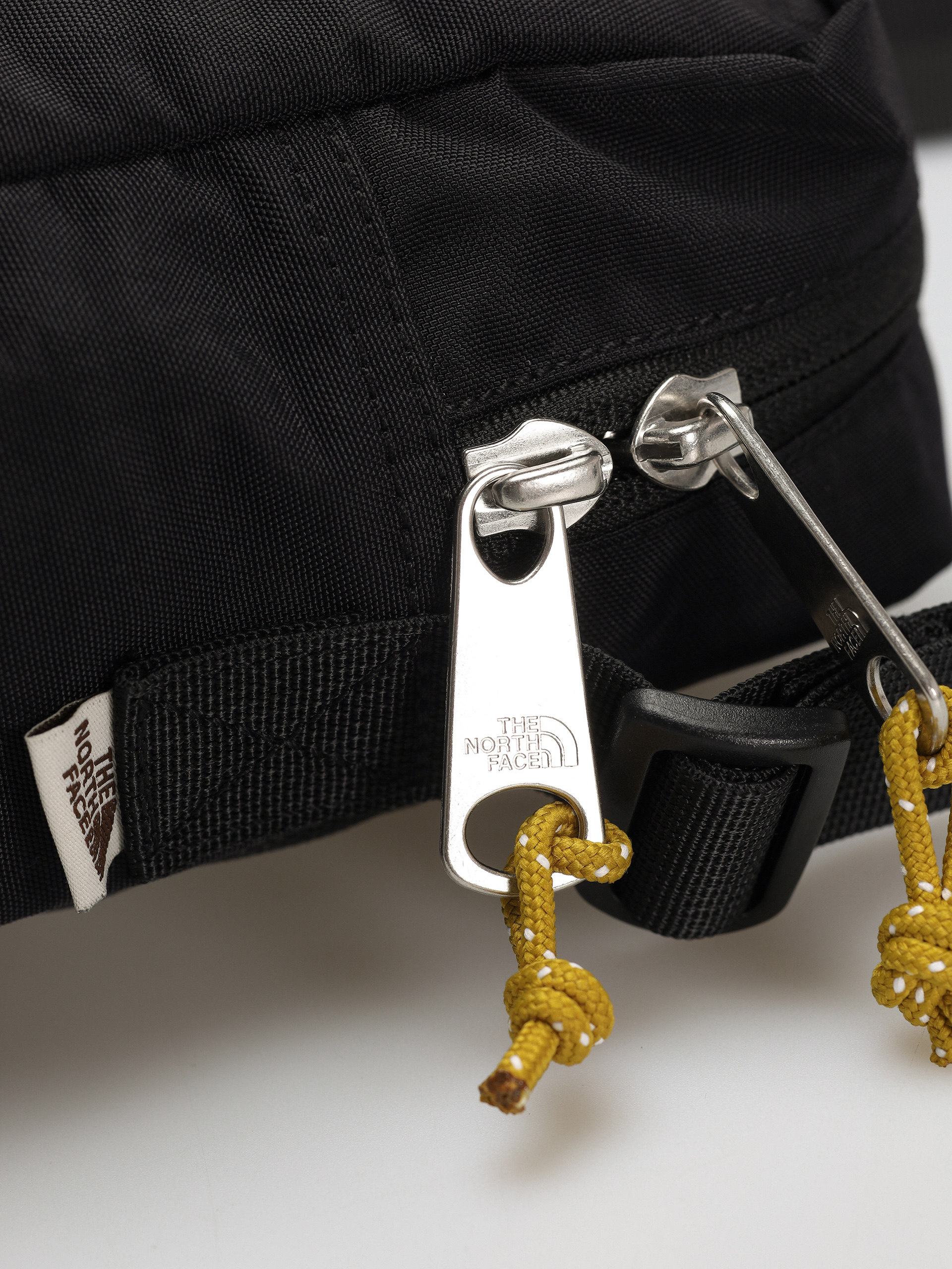 Taška The North Face Berkeley Crossbody (tnf black/mineral gold/)