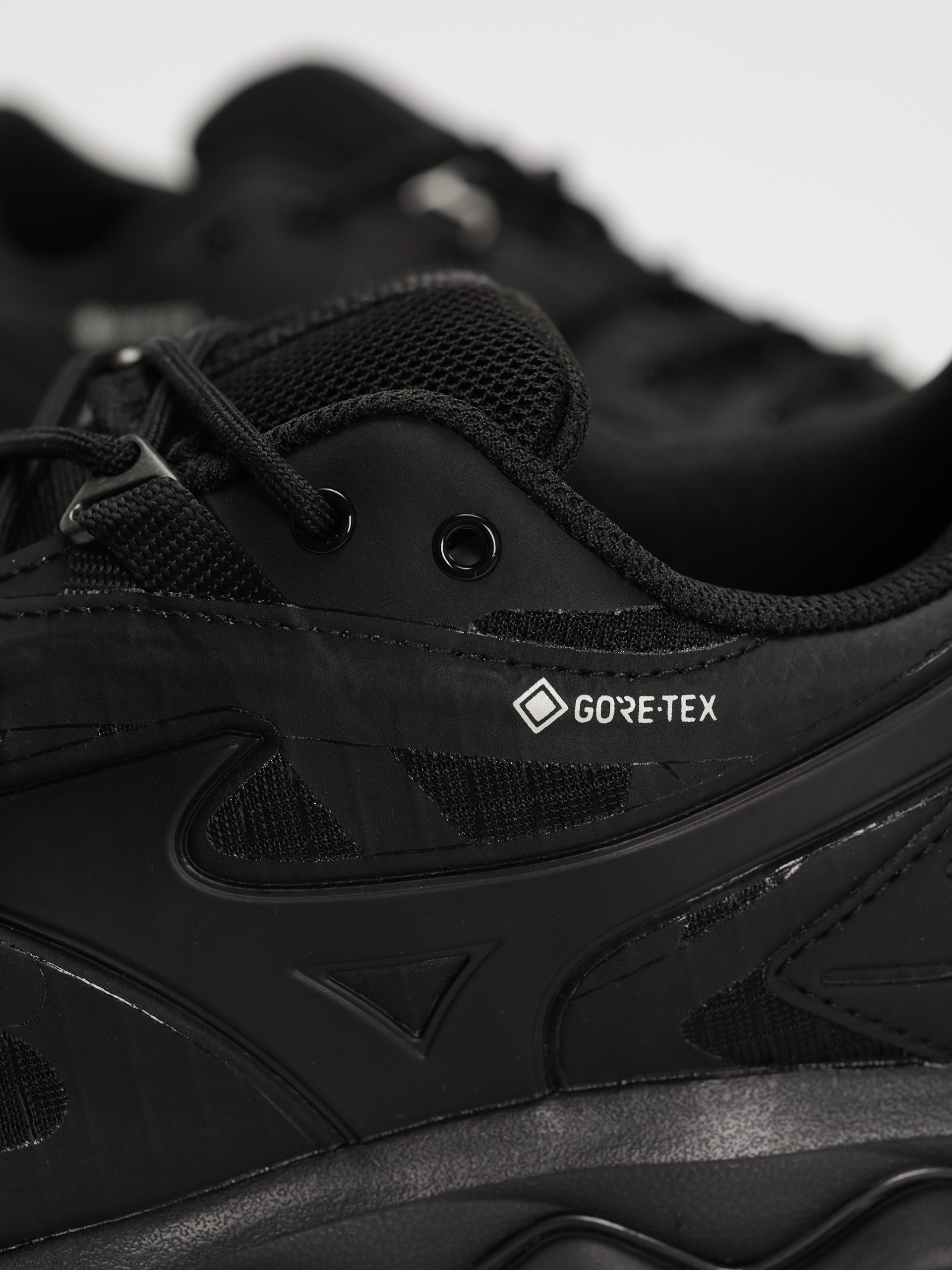 Boty Mizuno Wave Mujin TL GTX (black/black/black)