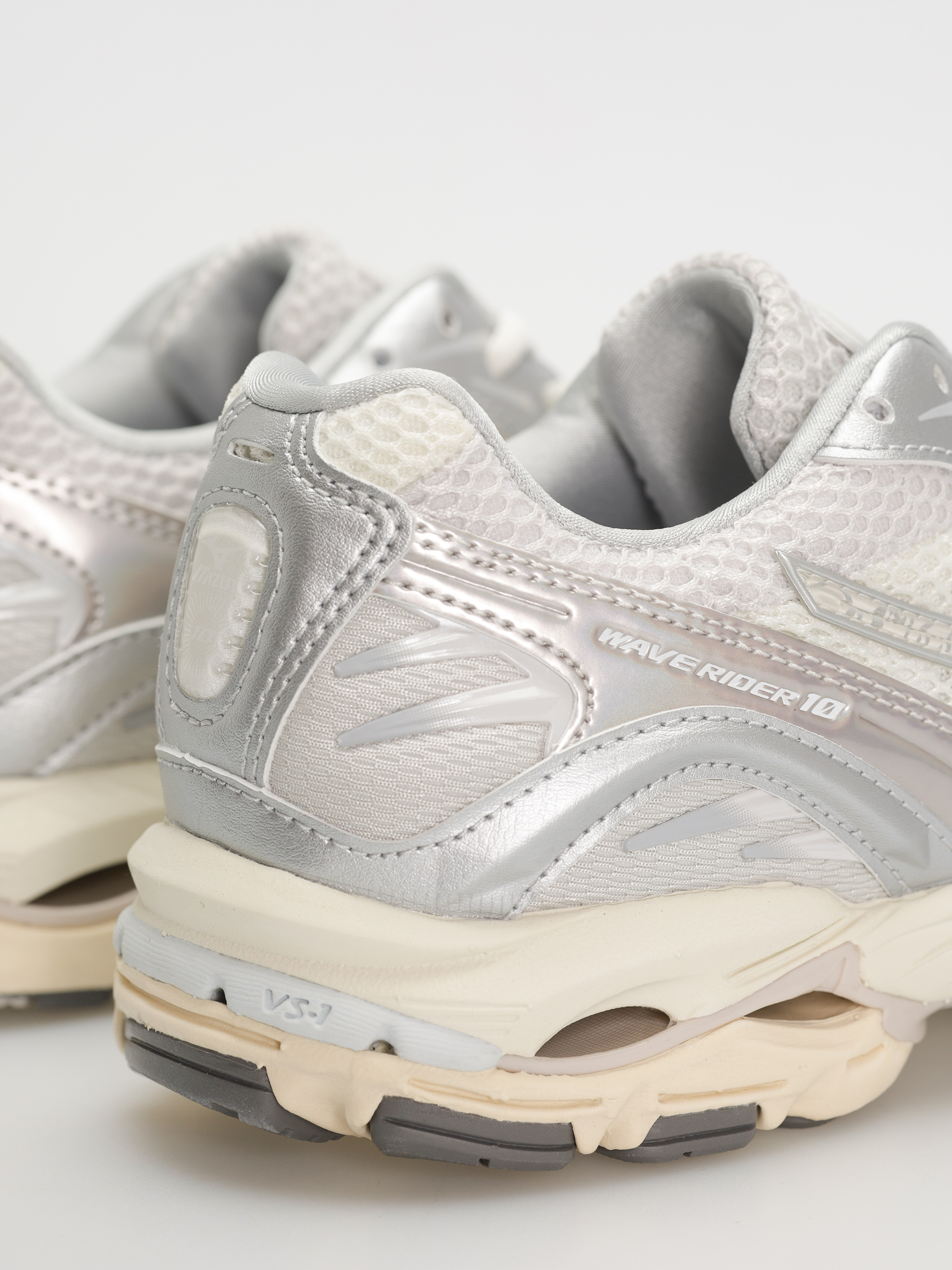 Boty Mizuno Wave Rider 10 (white/white sand/nimbus cloud)