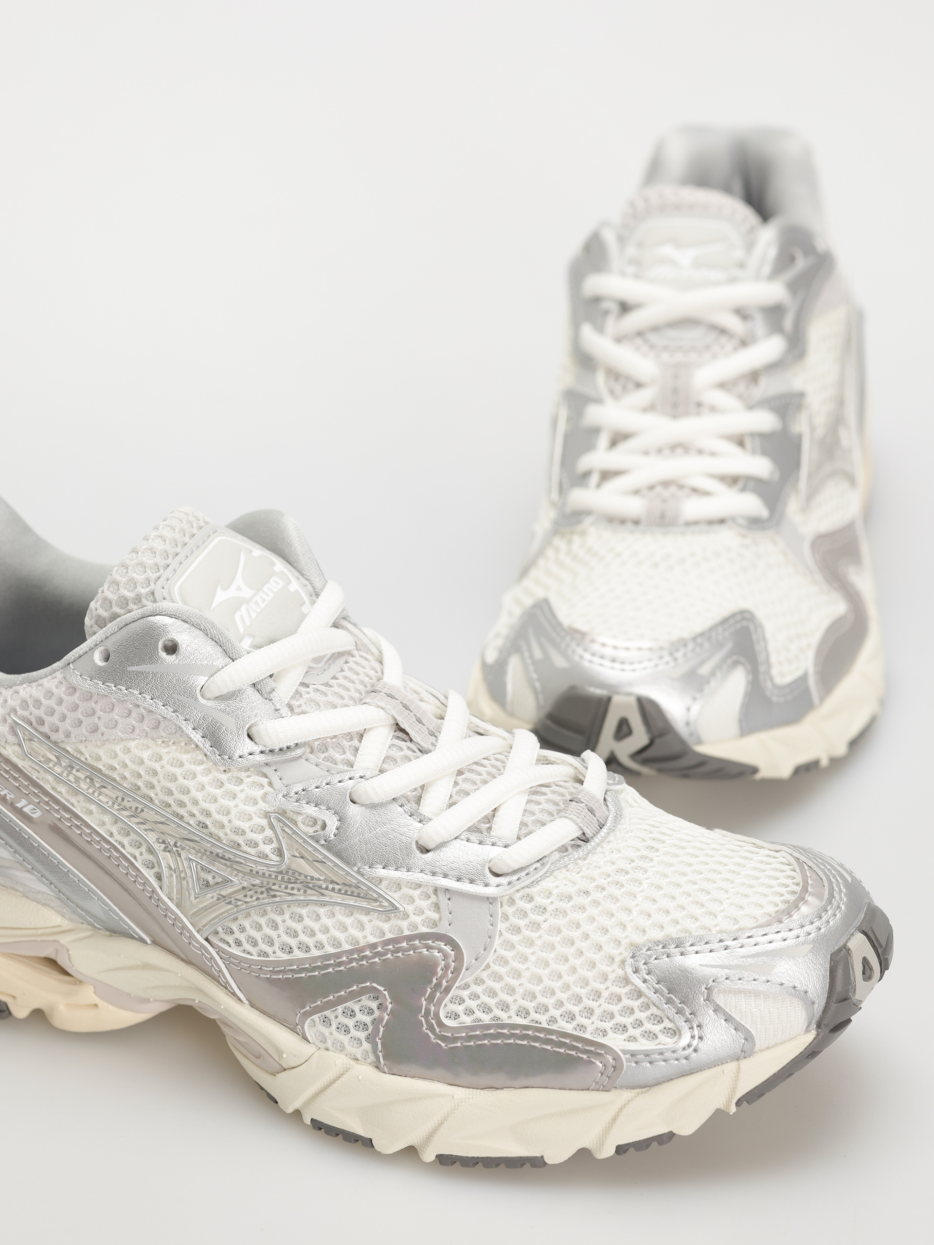 Boty Mizuno Wave Rider 10 (white/white sand/nimbus cloud)
