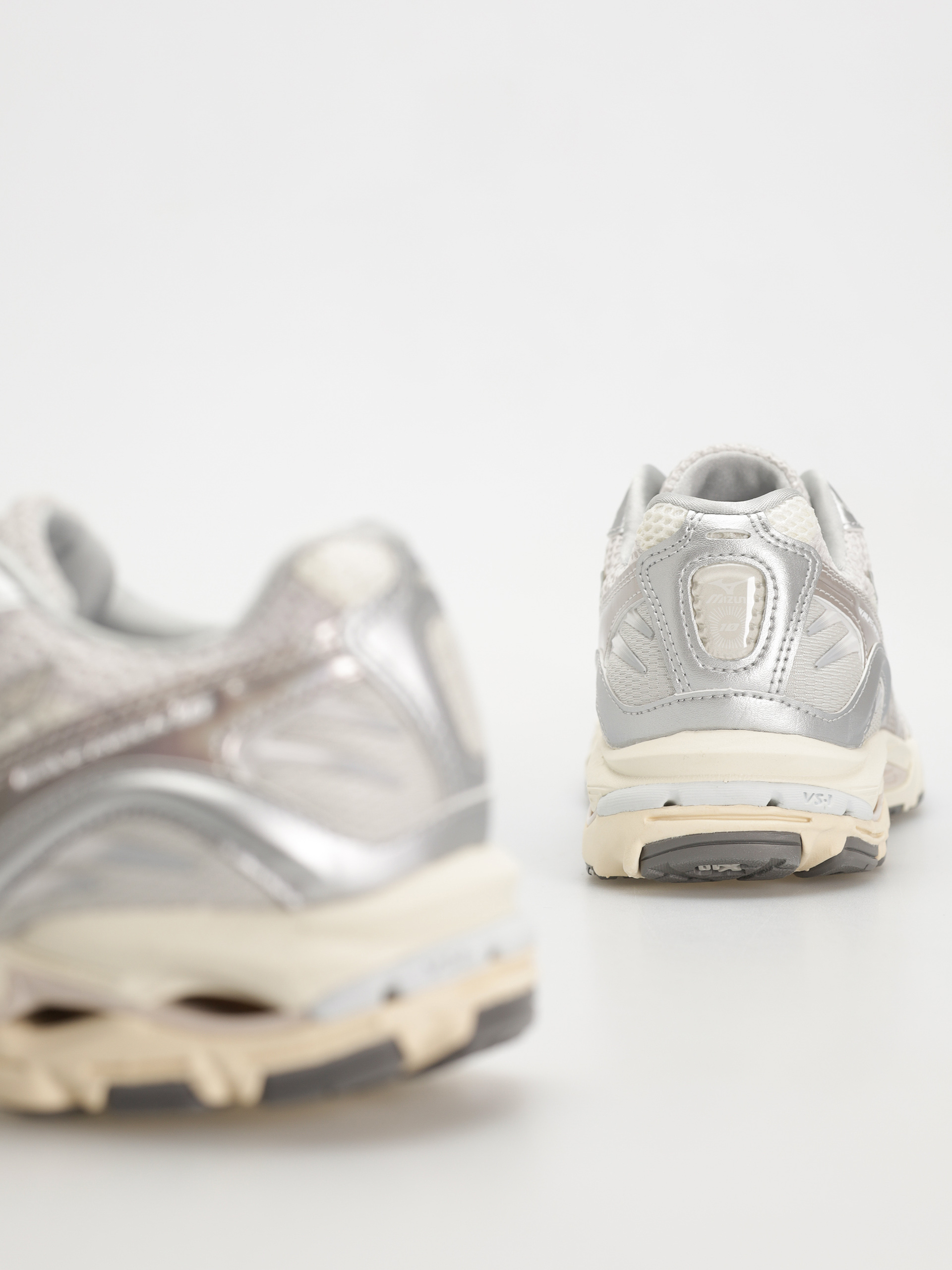 Boty Mizuno Wave Rider 10 (white/white sand/nimbus cloud)