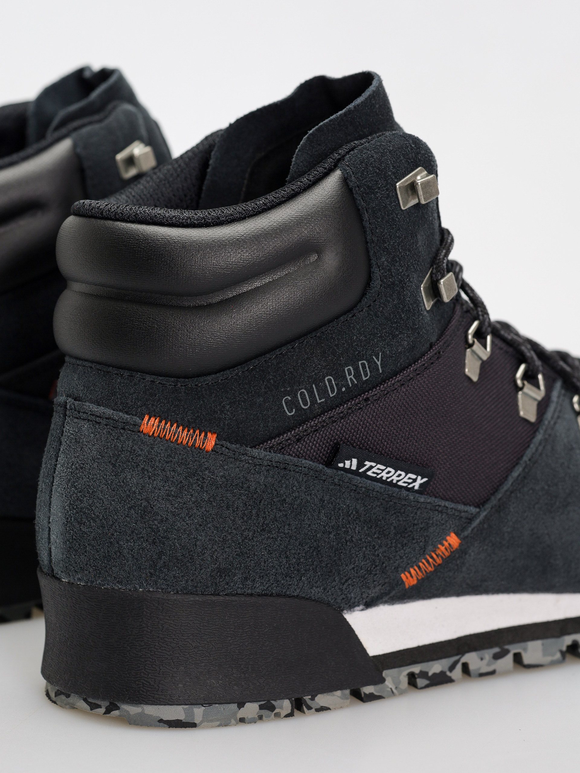 Boty adidas Terrex Snowpitch C. (cblack/cblack/seimor)