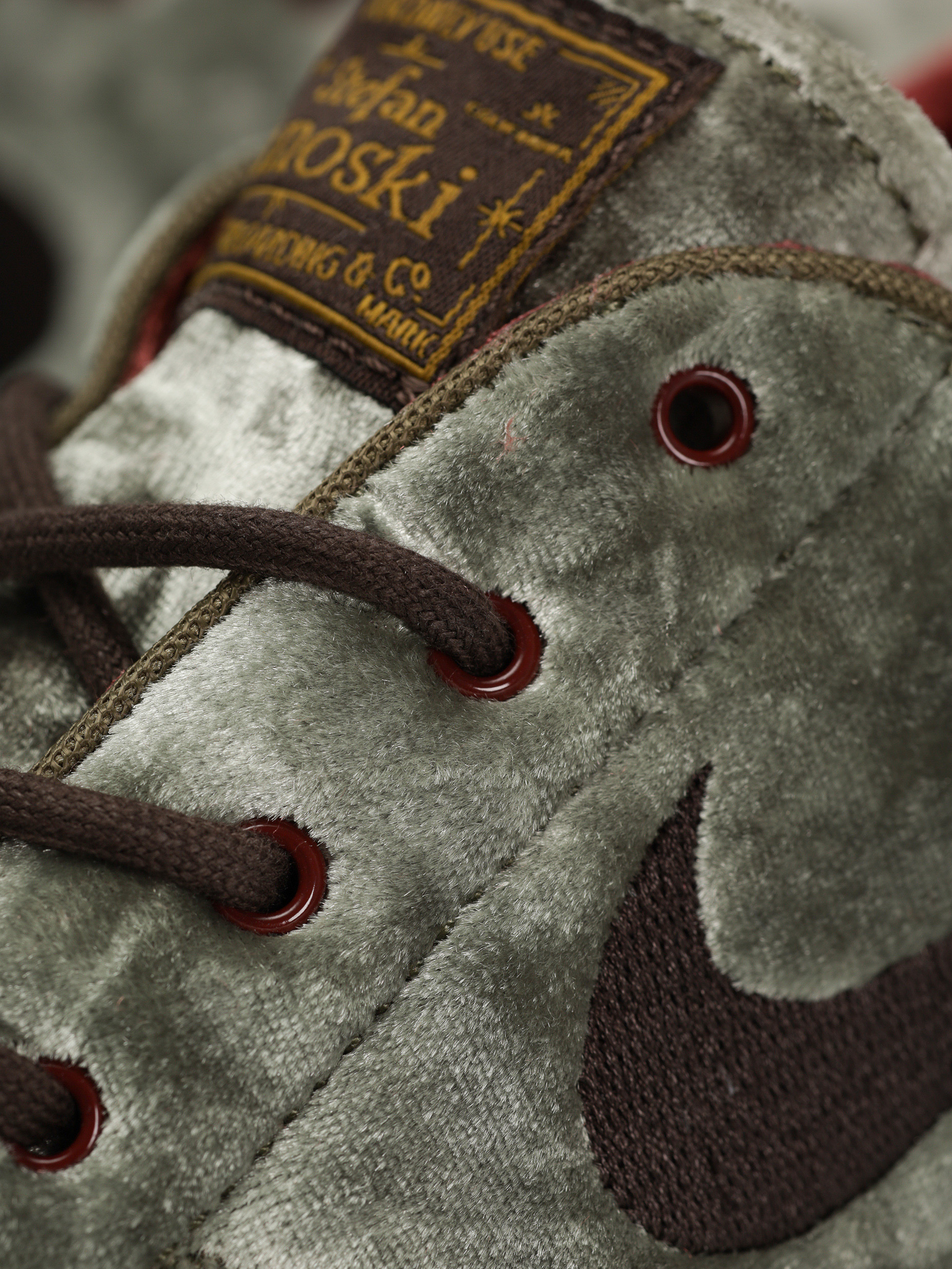 Boty Nike SB Zoom Janoski OG+ SE (medium olive/velvet brown baroque brown)