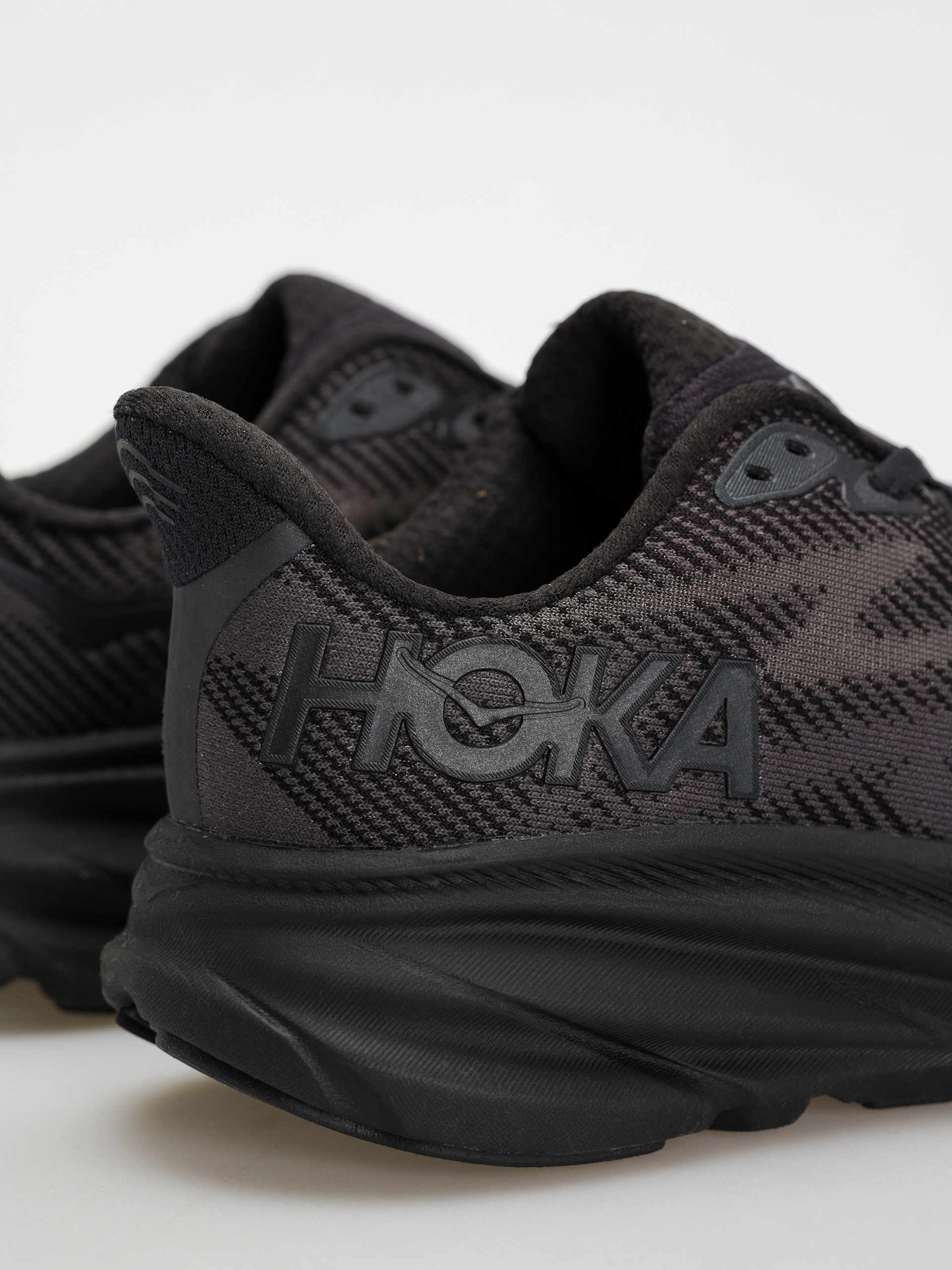 Boty Hoka Clifton 9 Wmn (black/black)