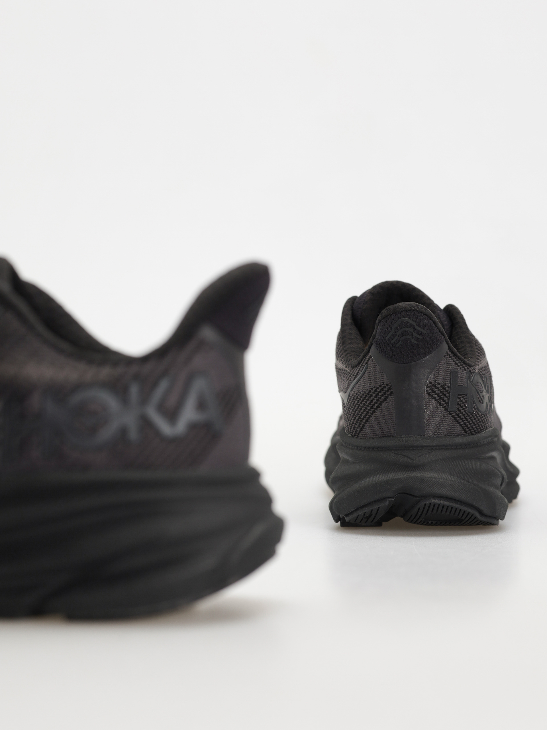 Boty Hoka Clifton 9 Wmn (black/black)