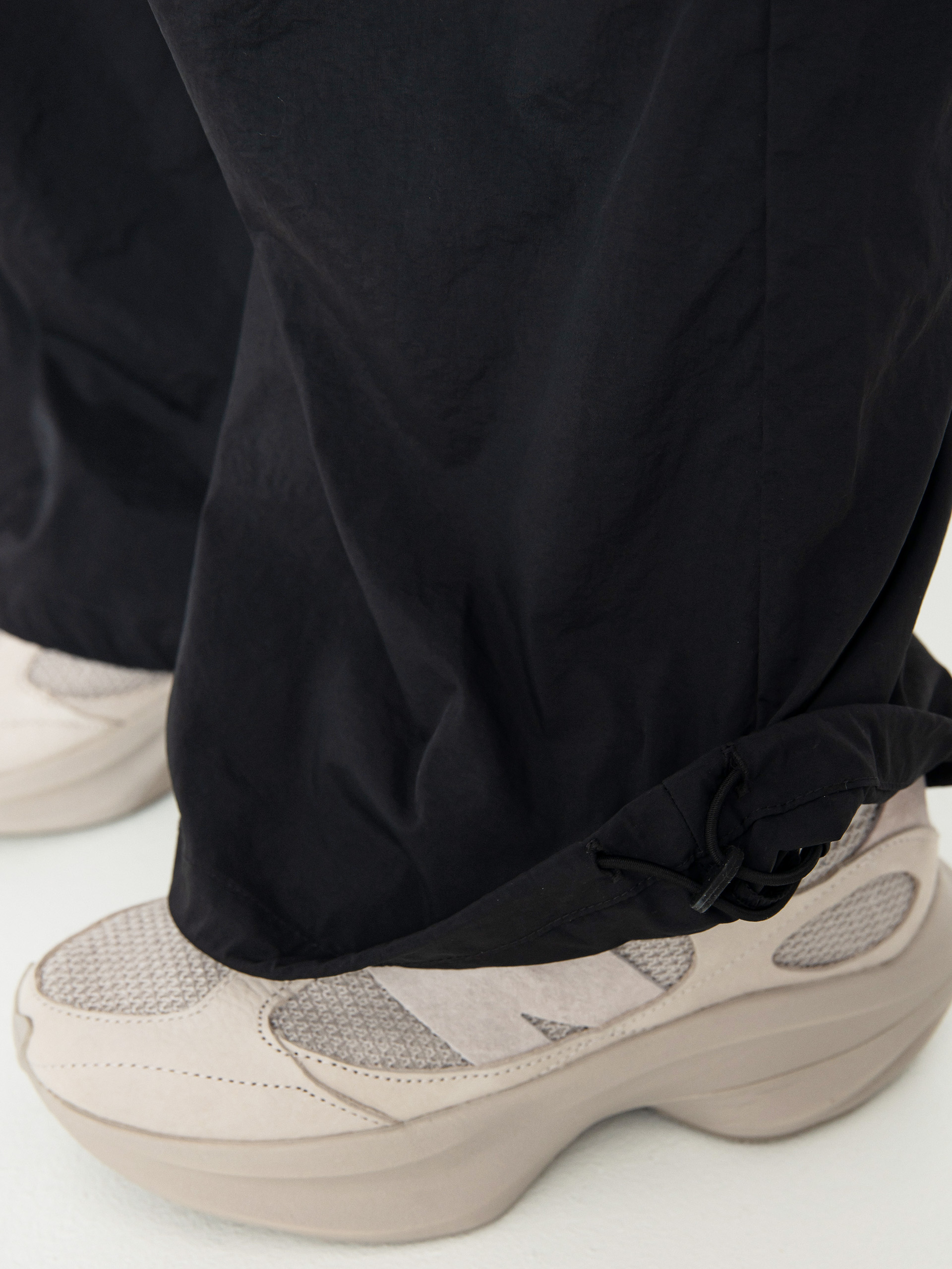 Kalhoty New Balance Nylon Cargo Wmn (black)