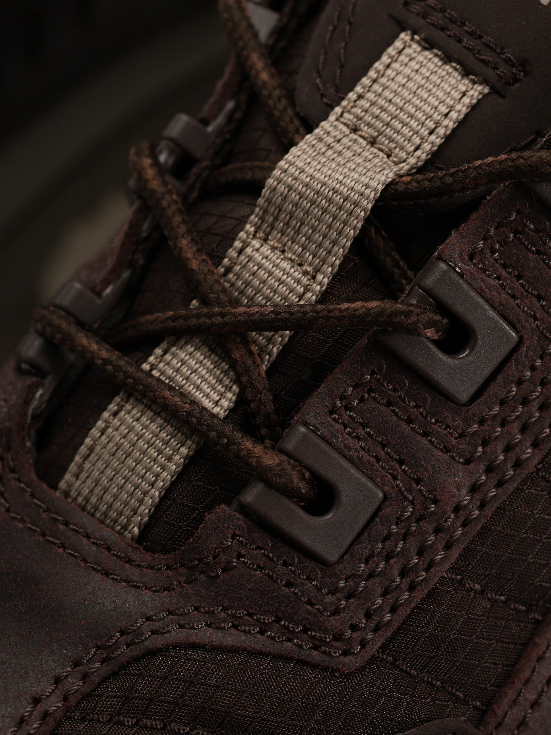 Boty Caterpillar Intruder (coffee bean)