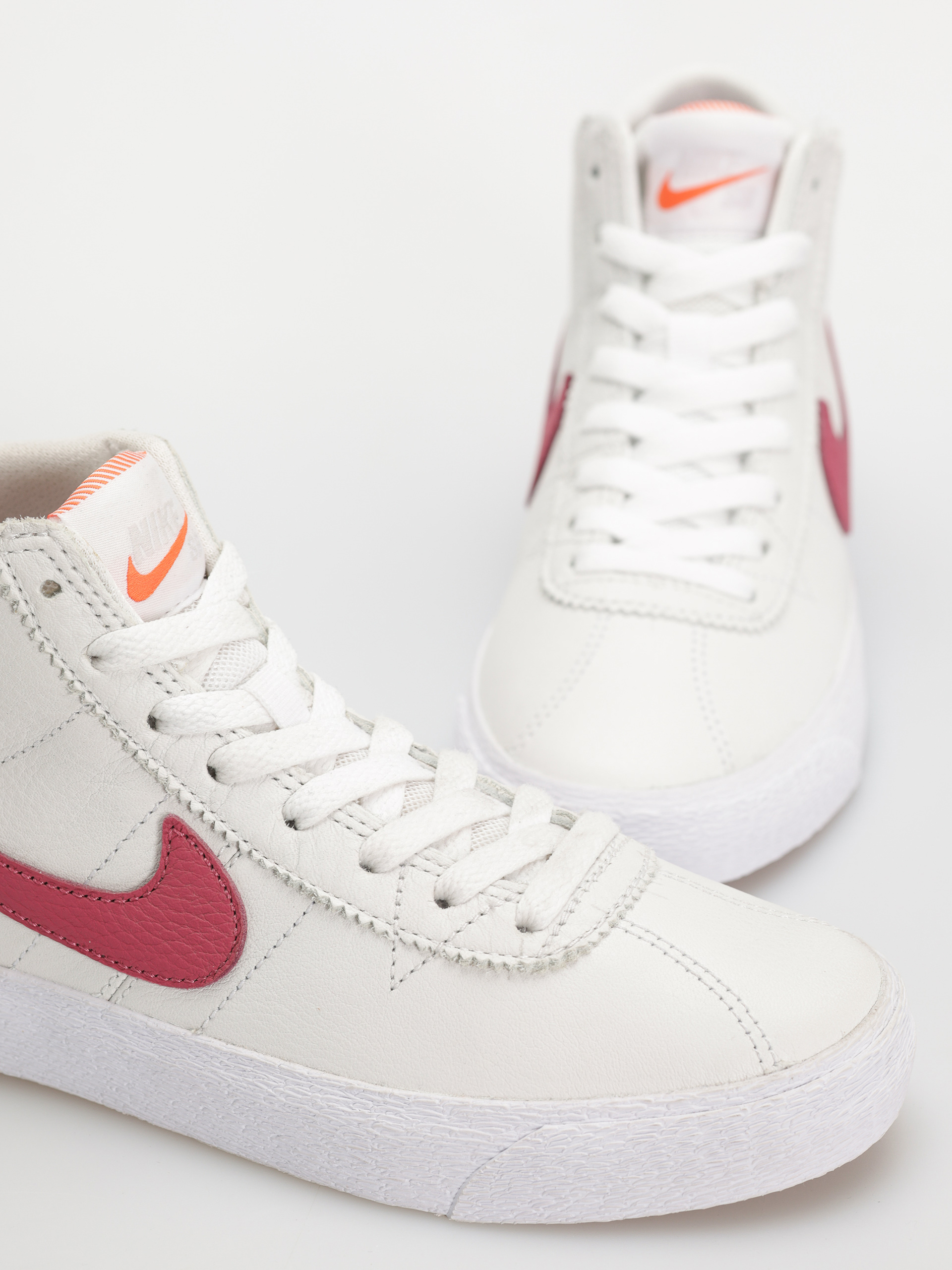 Boty Nike SB Bruin Hi Iso Wmn (white/sweet beet white sweet beet)