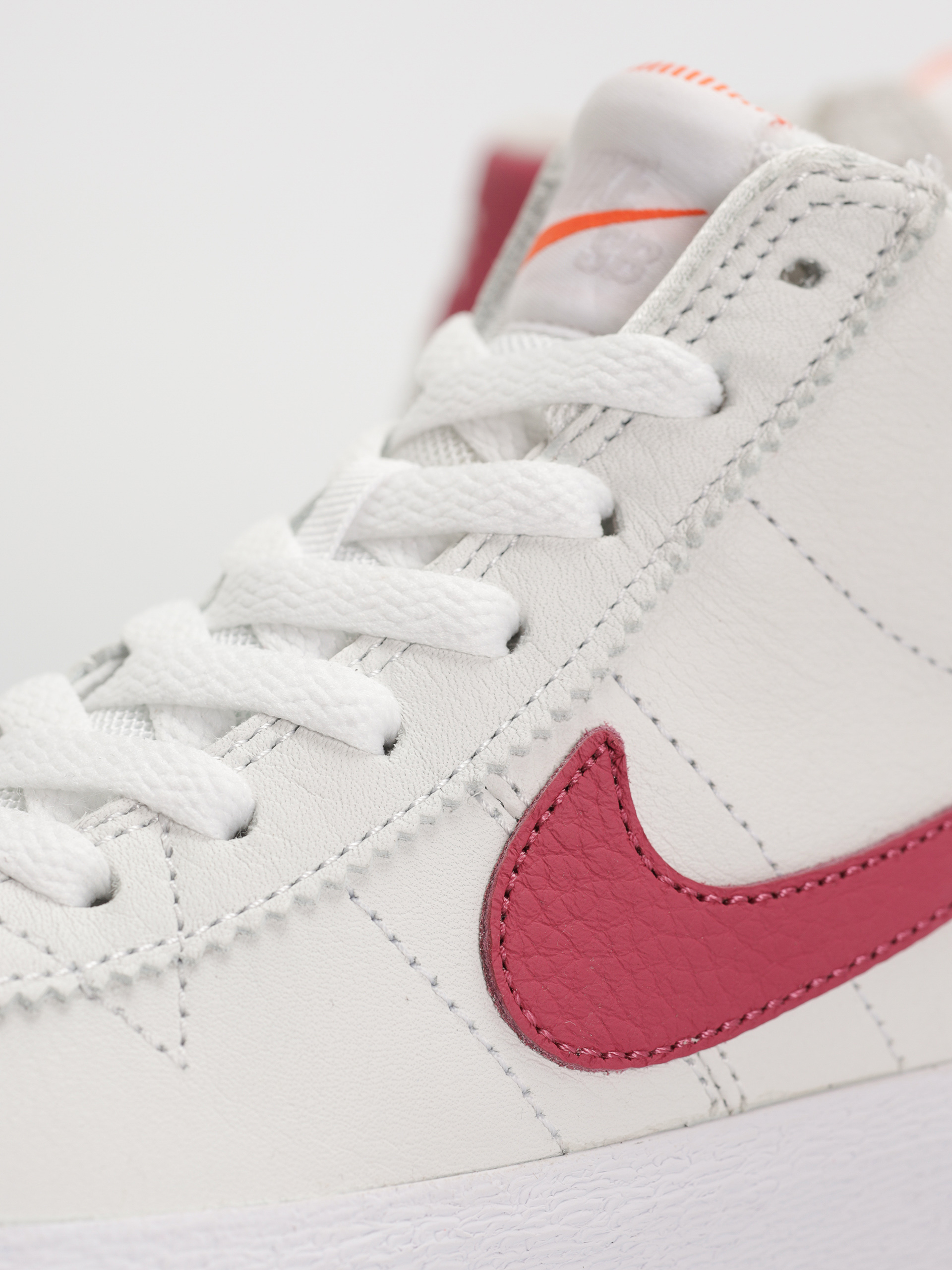 Boty Nike SB Bruin Hi Iso Wmn (white/sweet beet white sweet beet)